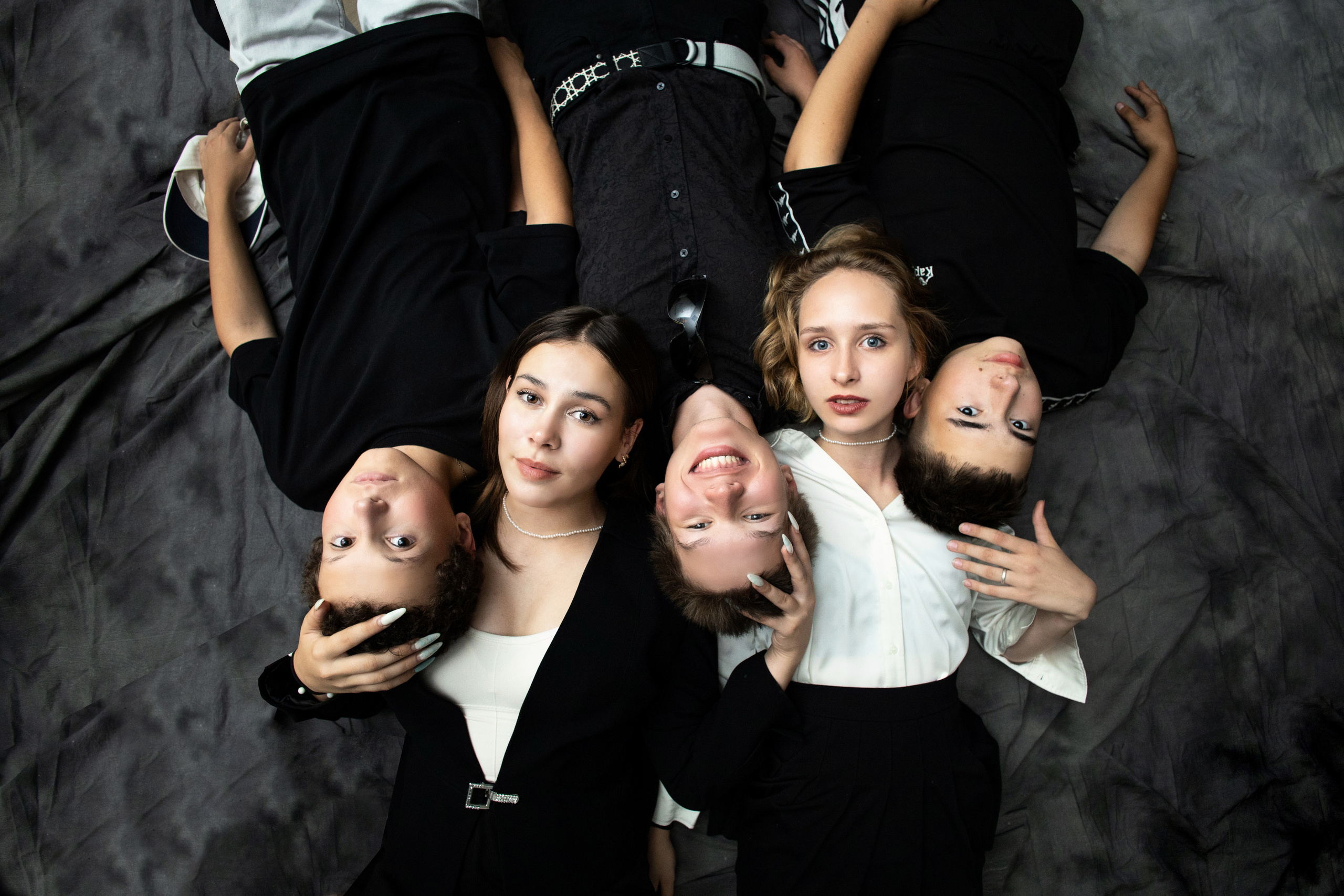 Заказать выпускной школьный альбом Тюмень. Выпускные альбомы в Тюмени для школ, садов, вузов спортивных секций