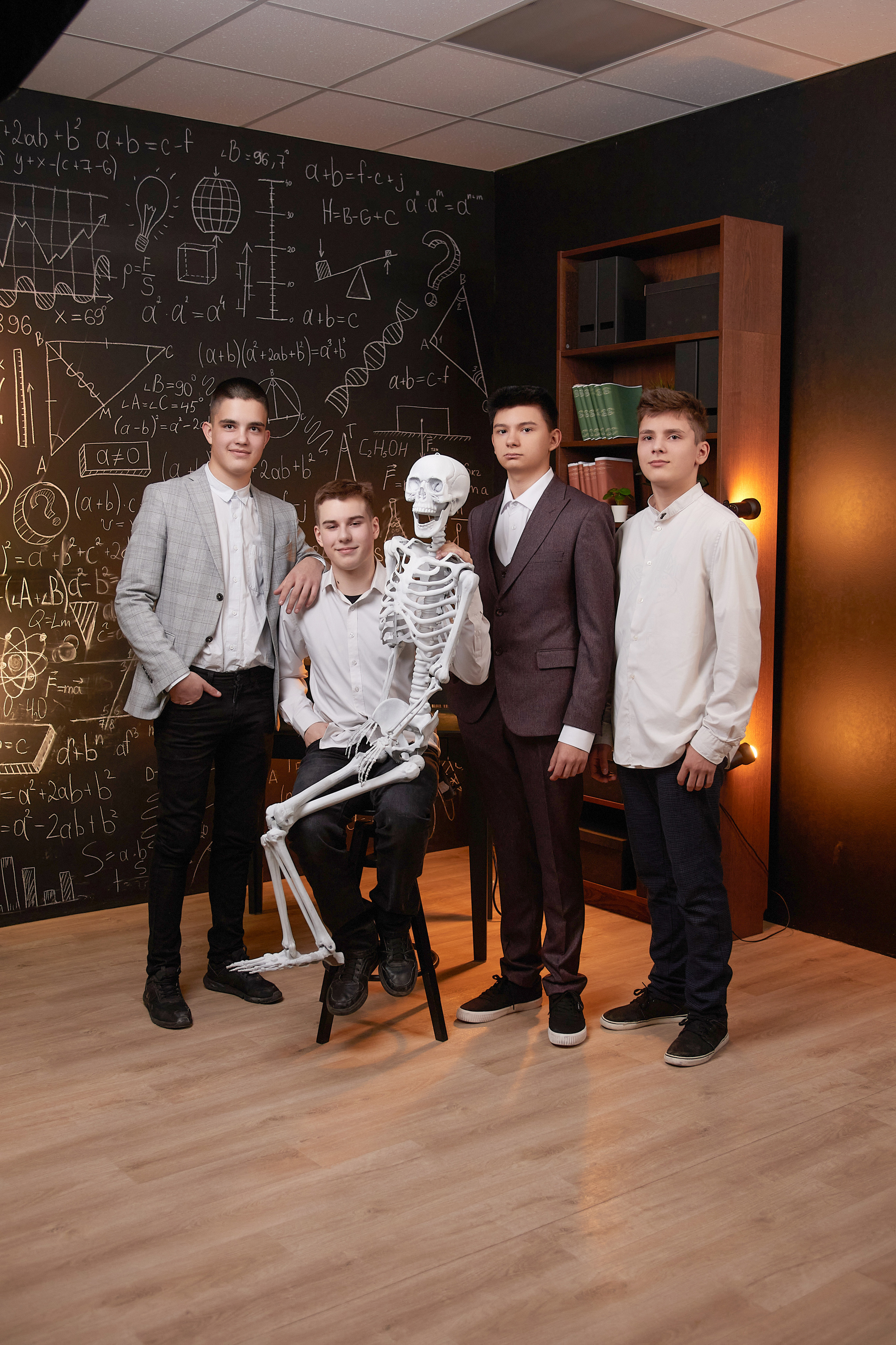 Заказать выпускной школьный альбом Тюмень. Выпускные альбомы в Тюмени для школ, садов, вузов спортивных секций