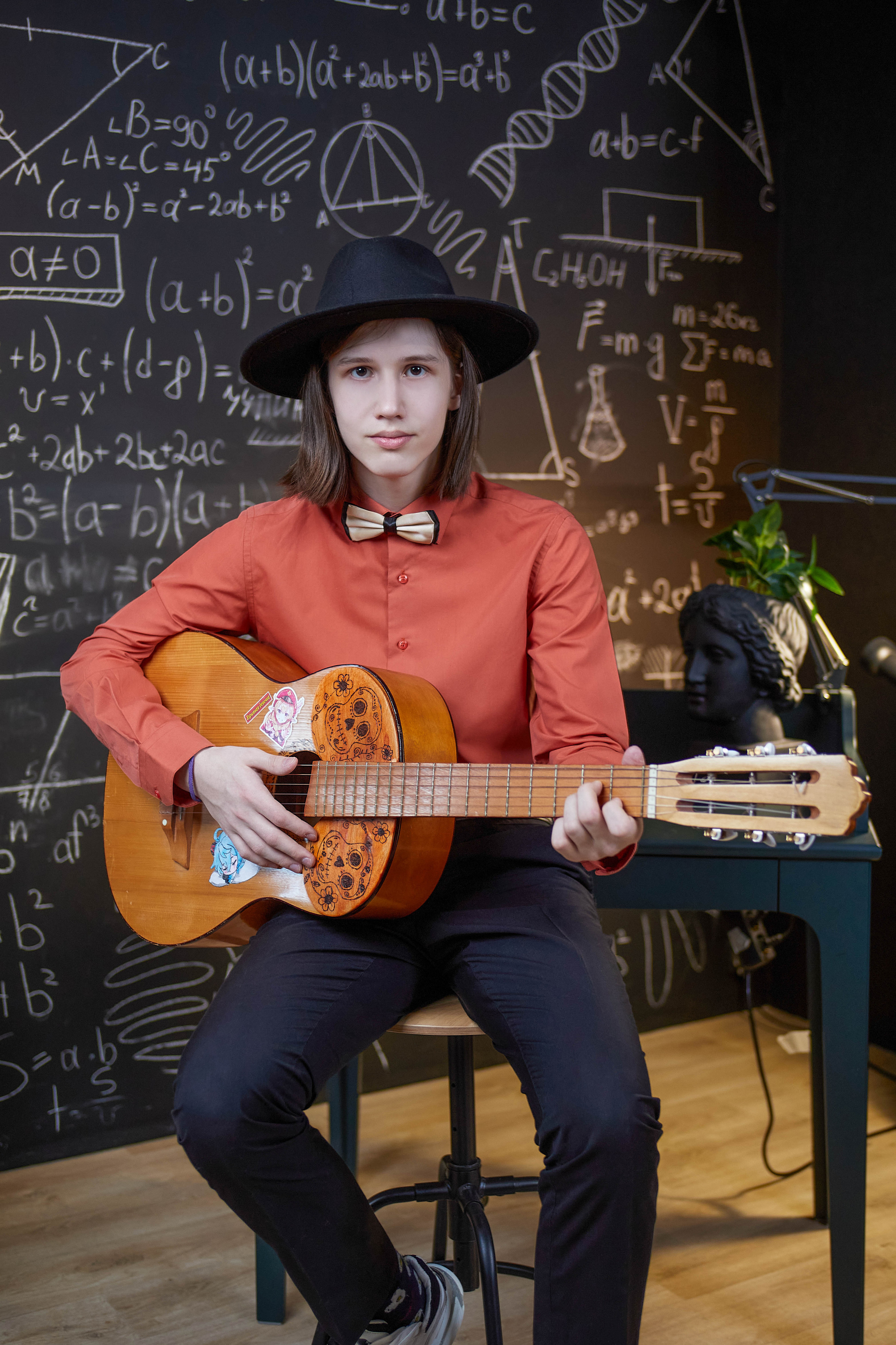 Заказать выпускной школьный альбом Тюмень. Выпускные альбомы в Тюмени для школ, садов, вузов спортивных секций