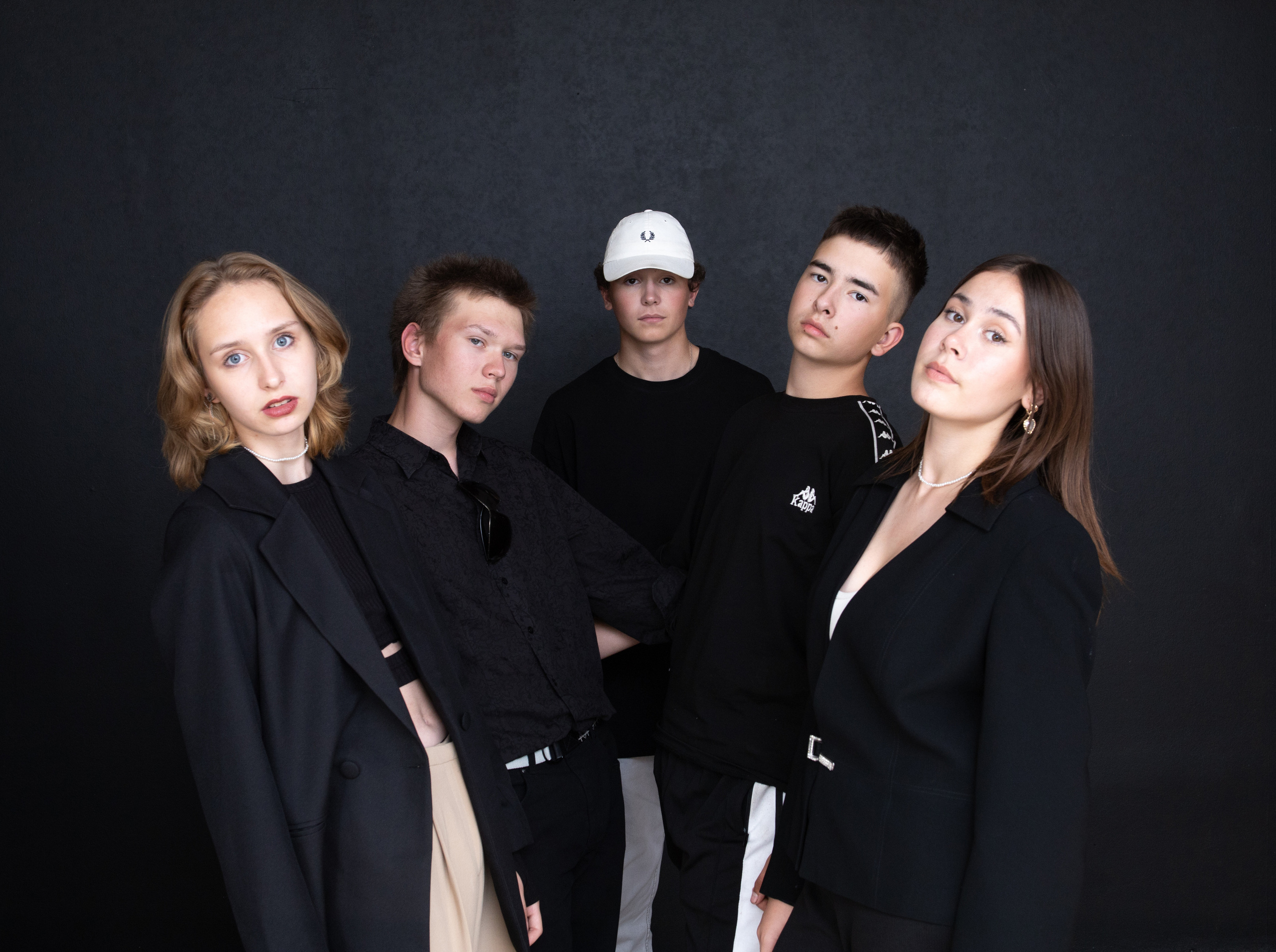 Заказать выпускной школьный альбом Тюмень. Выпускные альбомы в Тюмени для школ, садов, вузов спортивных секций