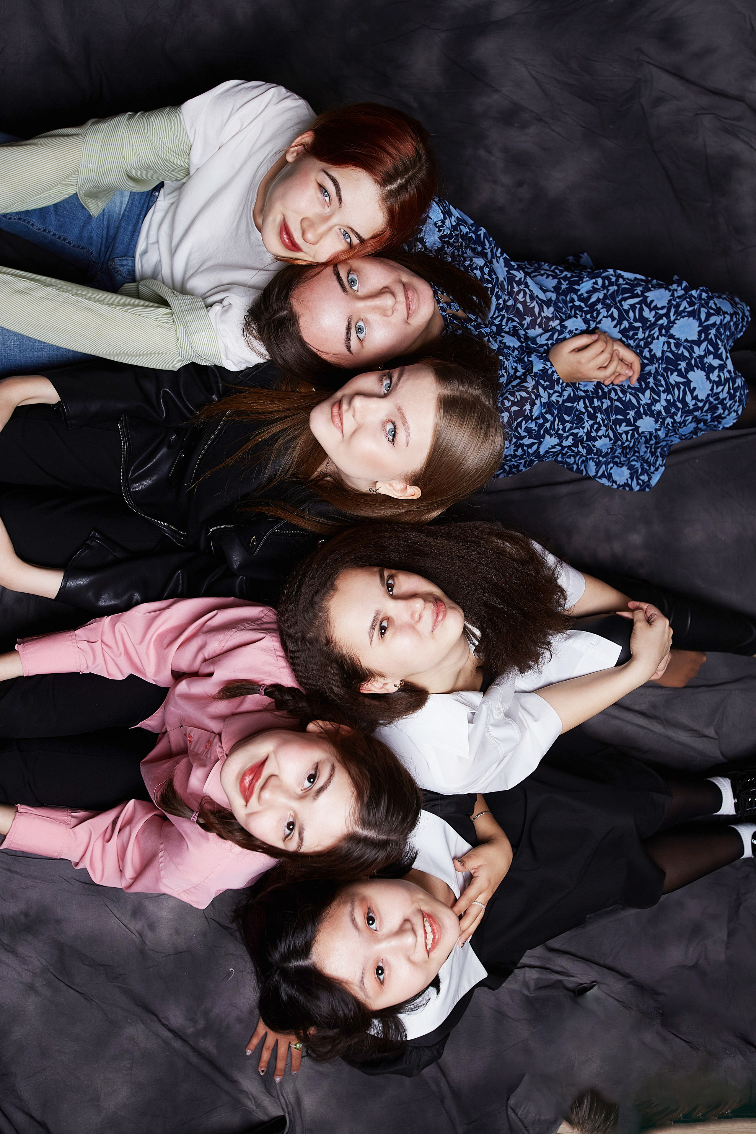 Заказать выпускной школьный альбом Тюмень. Выпускные альбомы в Тюмени для школ, садов, вузов спортивных секций