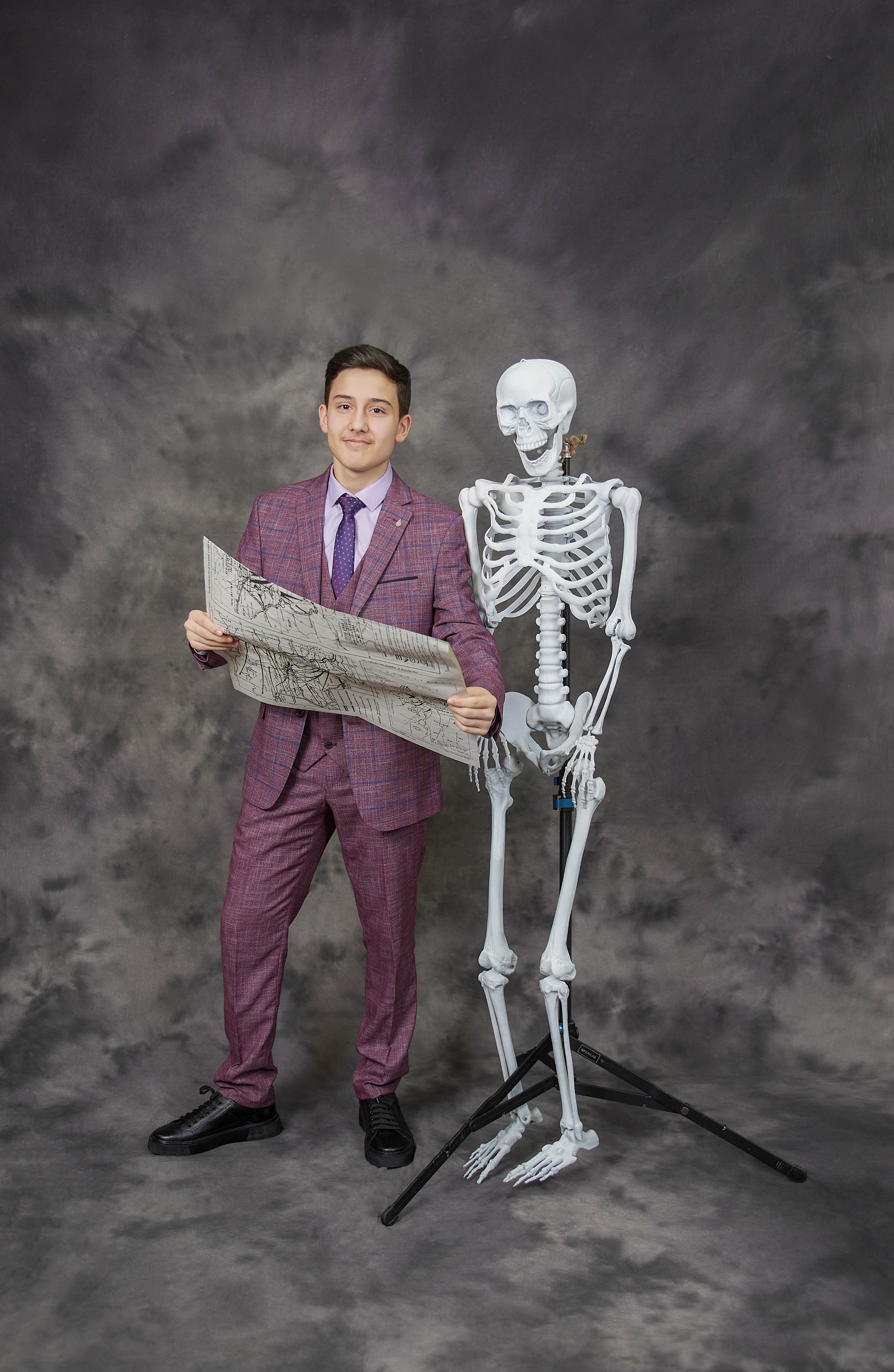 Заказать выпускной школьный альбом Тюмень. Выпускные альбомы в Тюмени для школ, садов, вузов спортивных секций