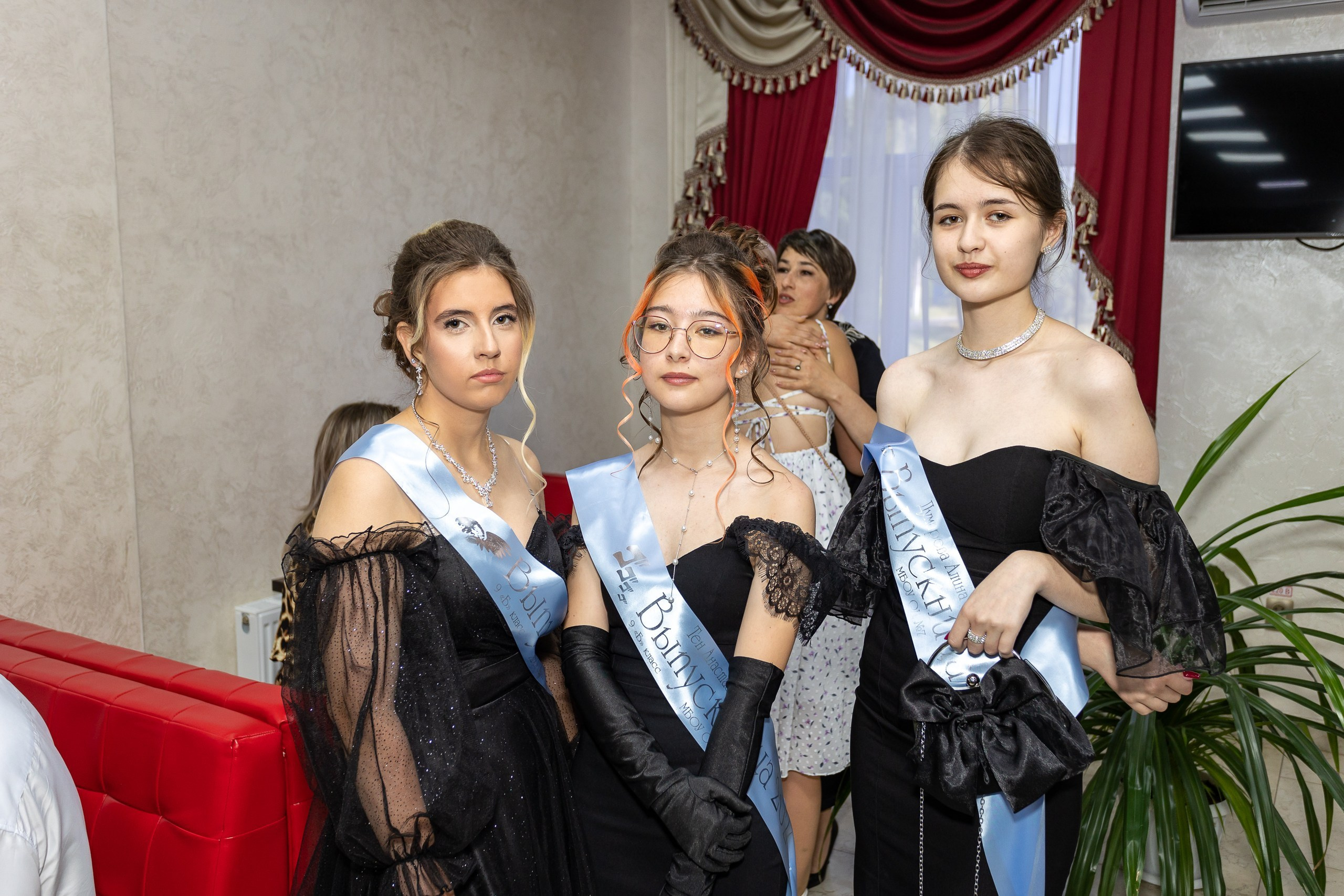 Вручение аттестата и выпускной вечер. Выпускные альбомы Майкоп, Краснодар Елена Золотарева