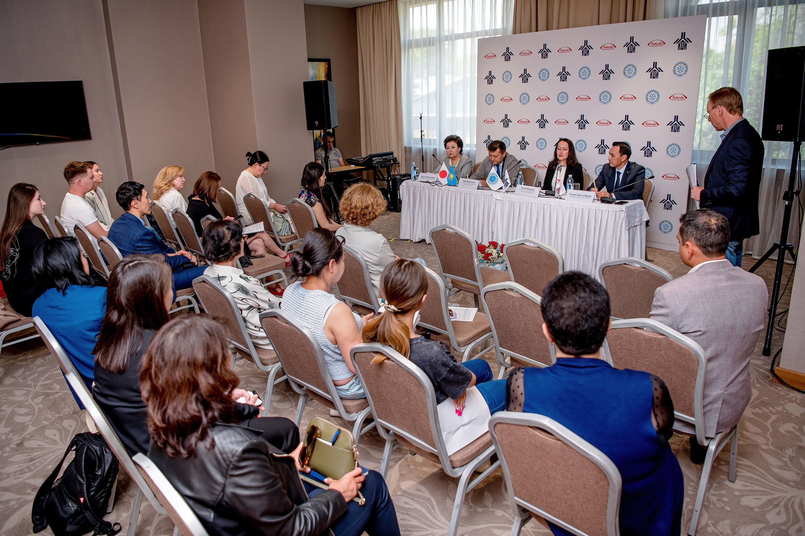 Конференции. Семинары. Елена Северина фотограф, Алматы: репортаж (спорт, концерты, конференции), предметная и фуд-съёмка, портреты, каталоги, фэшн, ретушь