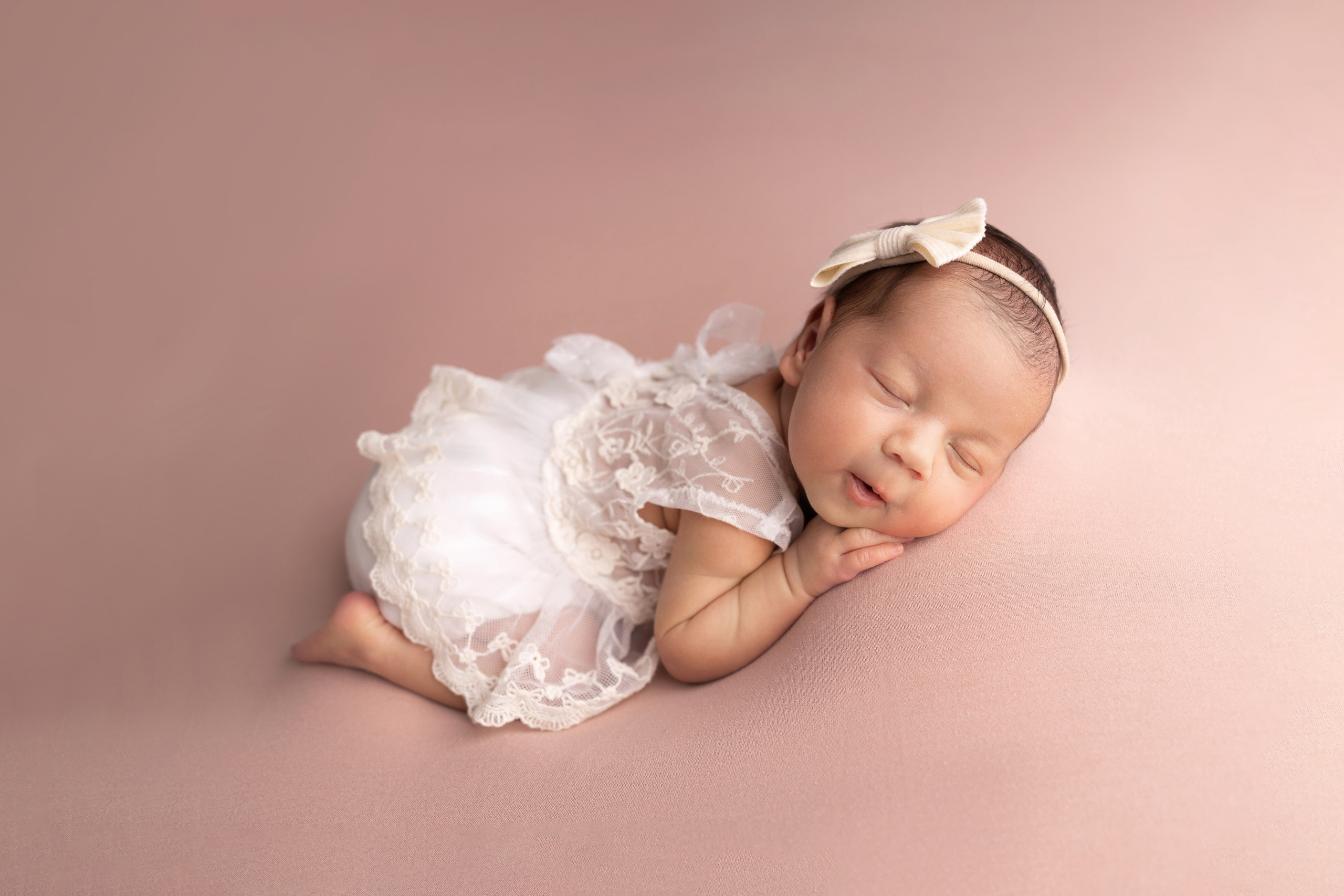 Классическая фотосессия малыша. Фотограф новорожденных малышей в Омске и Омской области Эльвира Камаева