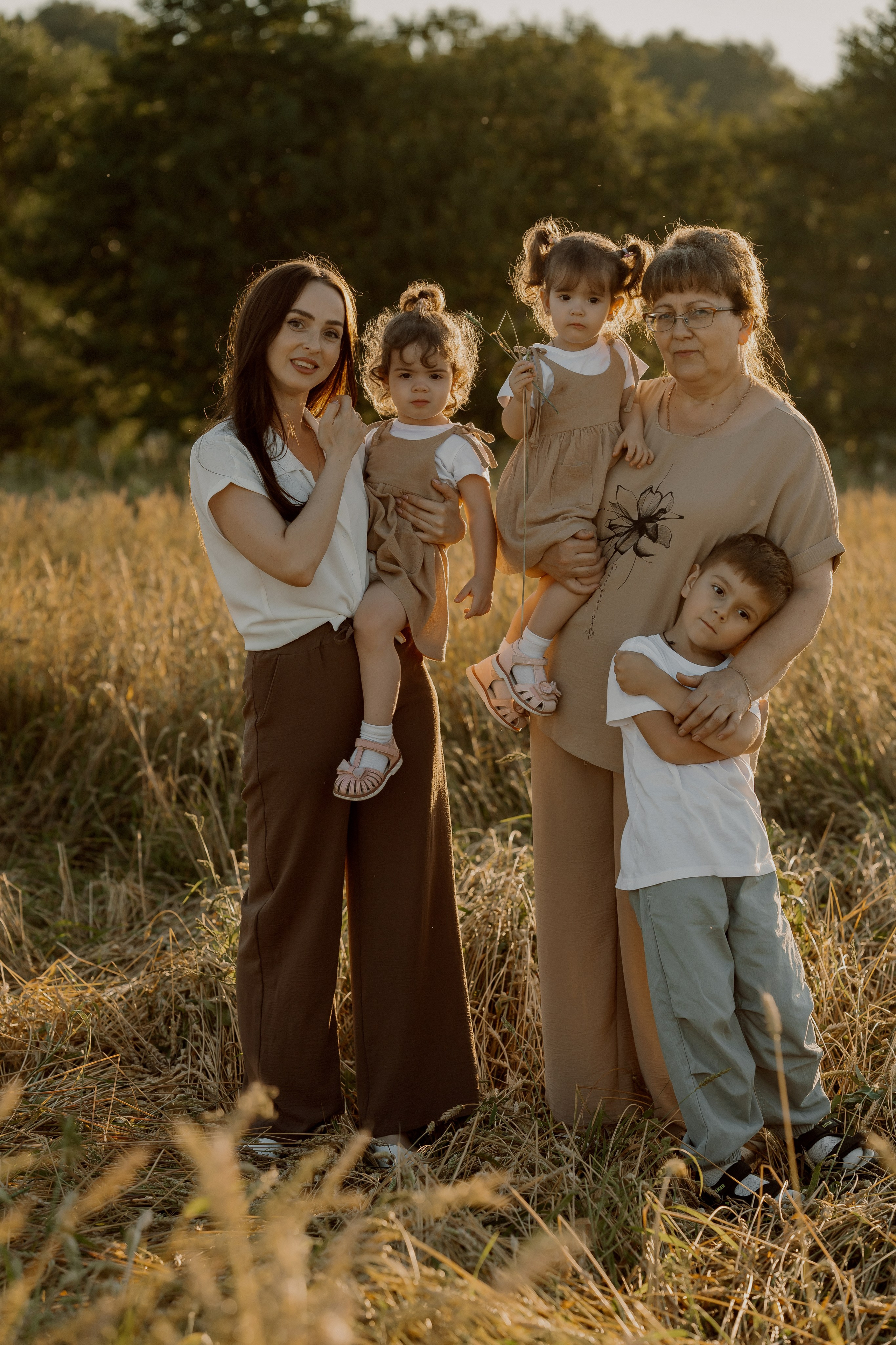 Съемка с внуками. Свадебный и индивидуальный фотограф в Суворове Клюева Мария
