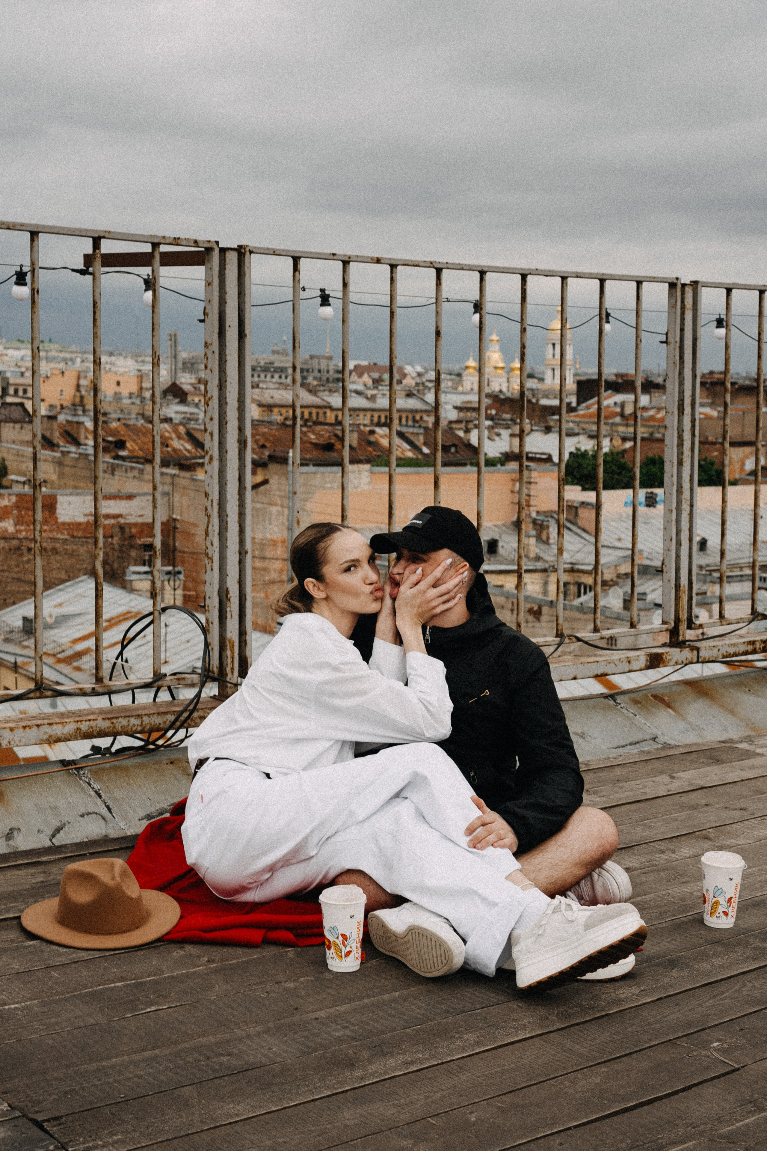 МЫ ГУЛЯЛИ ПРО КРЫШАМ ПИТЕРА. Профессиональный фотограф, Санкт-Петербург — Виктория Богомолова