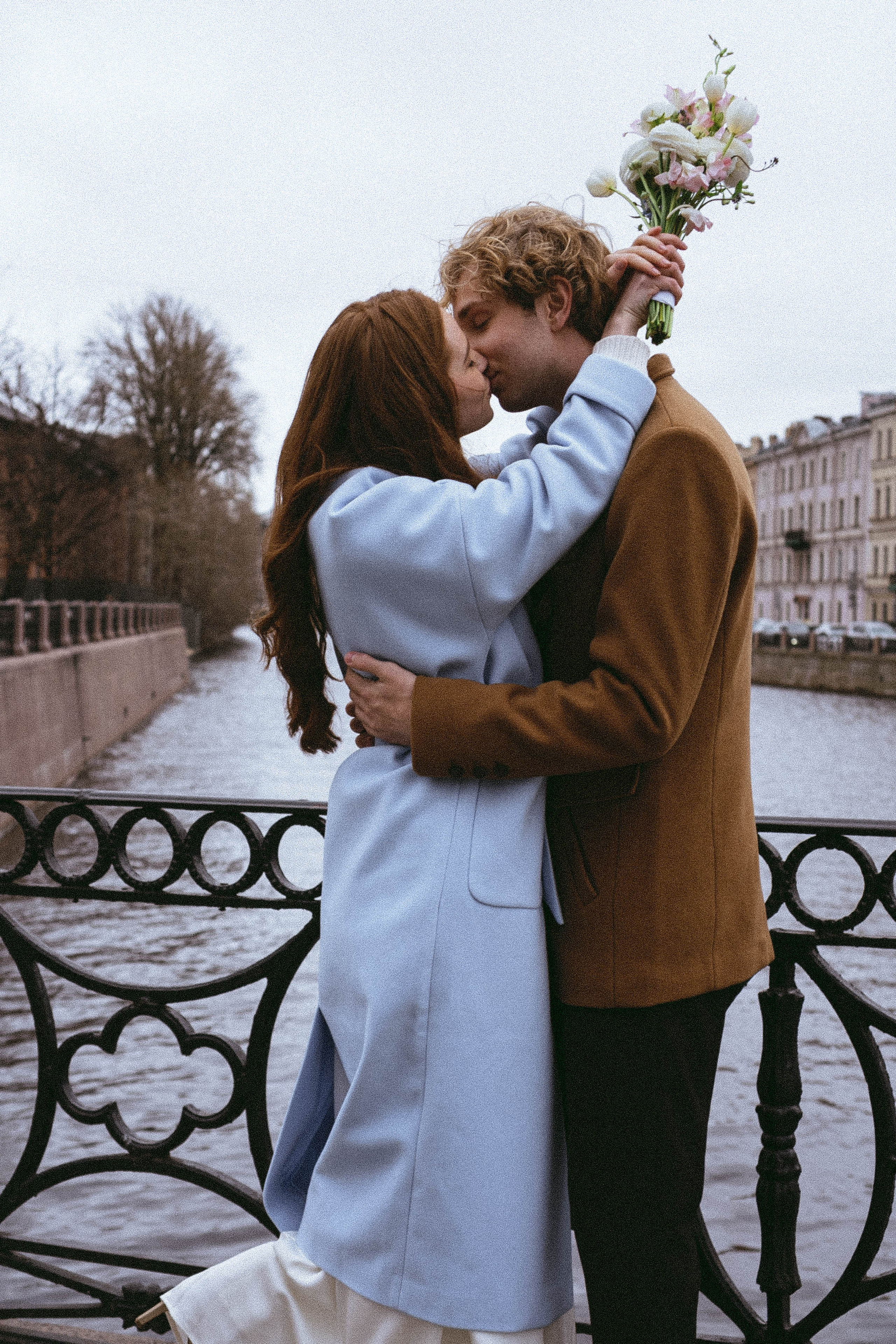 СВАДЕБНАЯ СЬЕМКА В ОТЕЛЕ. СБОРЫ ЖЕНИХА И НЕВЕСТЫ И ТАКЖЕ ТОР И ПОДГОТОВКА К ПРОГУЛКЕ И ПРОГУЛКА ПО ПЕТРОГРАДКЕ. Профессиональный фотограф, Санкт-Петербург — Виктория Богомолова