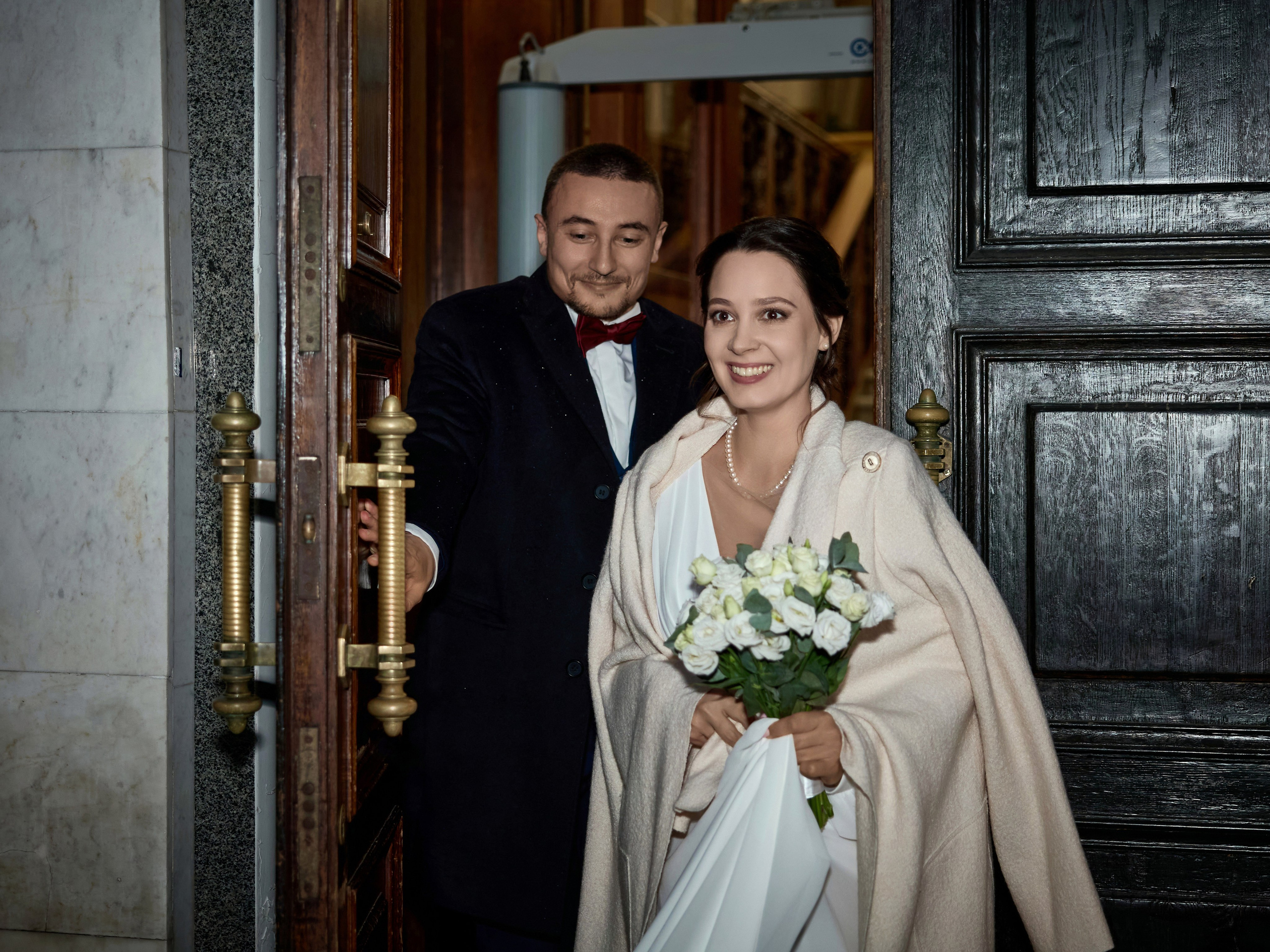 Свадебная фотосессия в студии и регистрация брака в Грибоедовском ЗАГСе