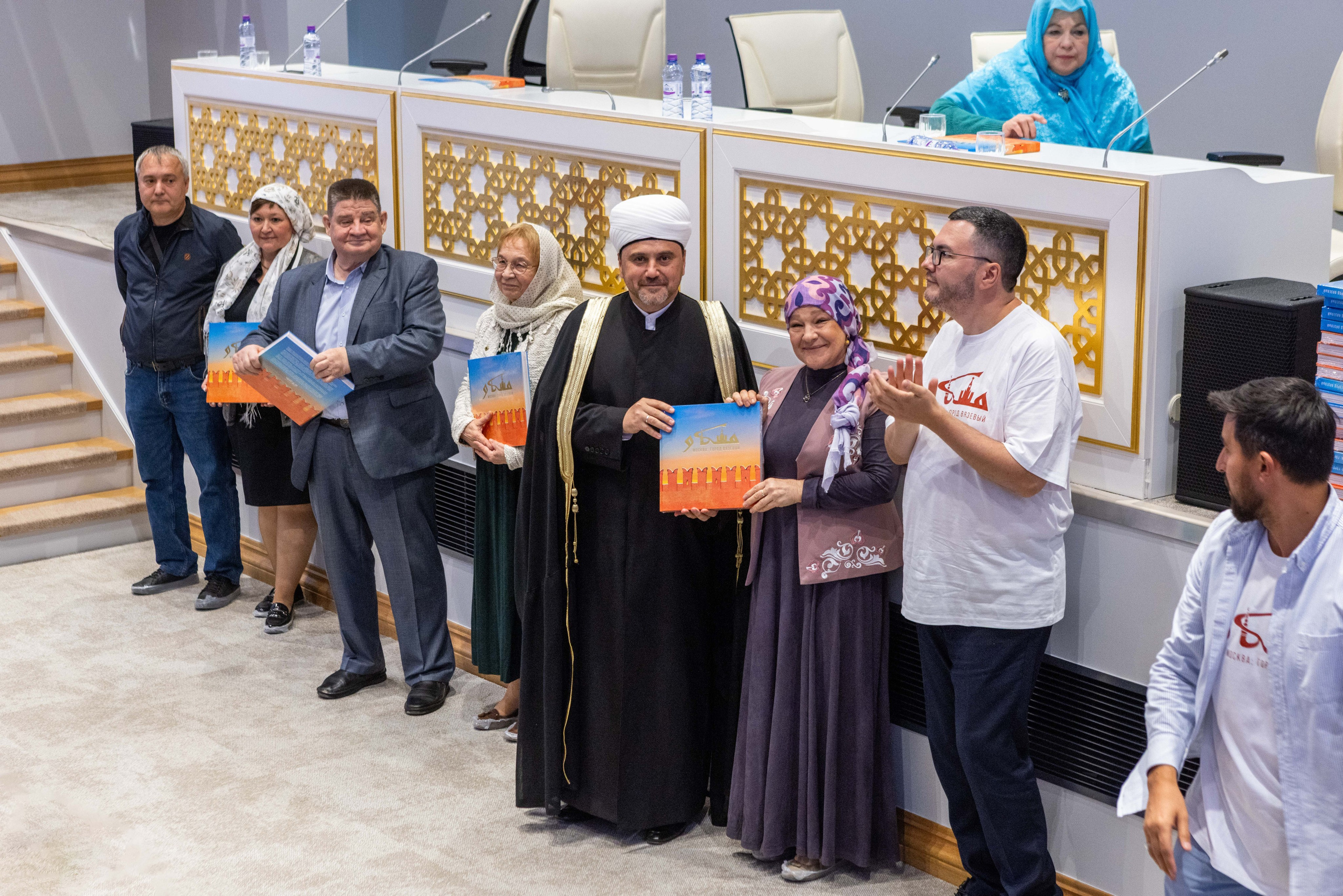 Репортаж с презентации книги — «Москва: город вязевый». Рекламный, предметный, репортажный, семейный фотограф и художник в Москве