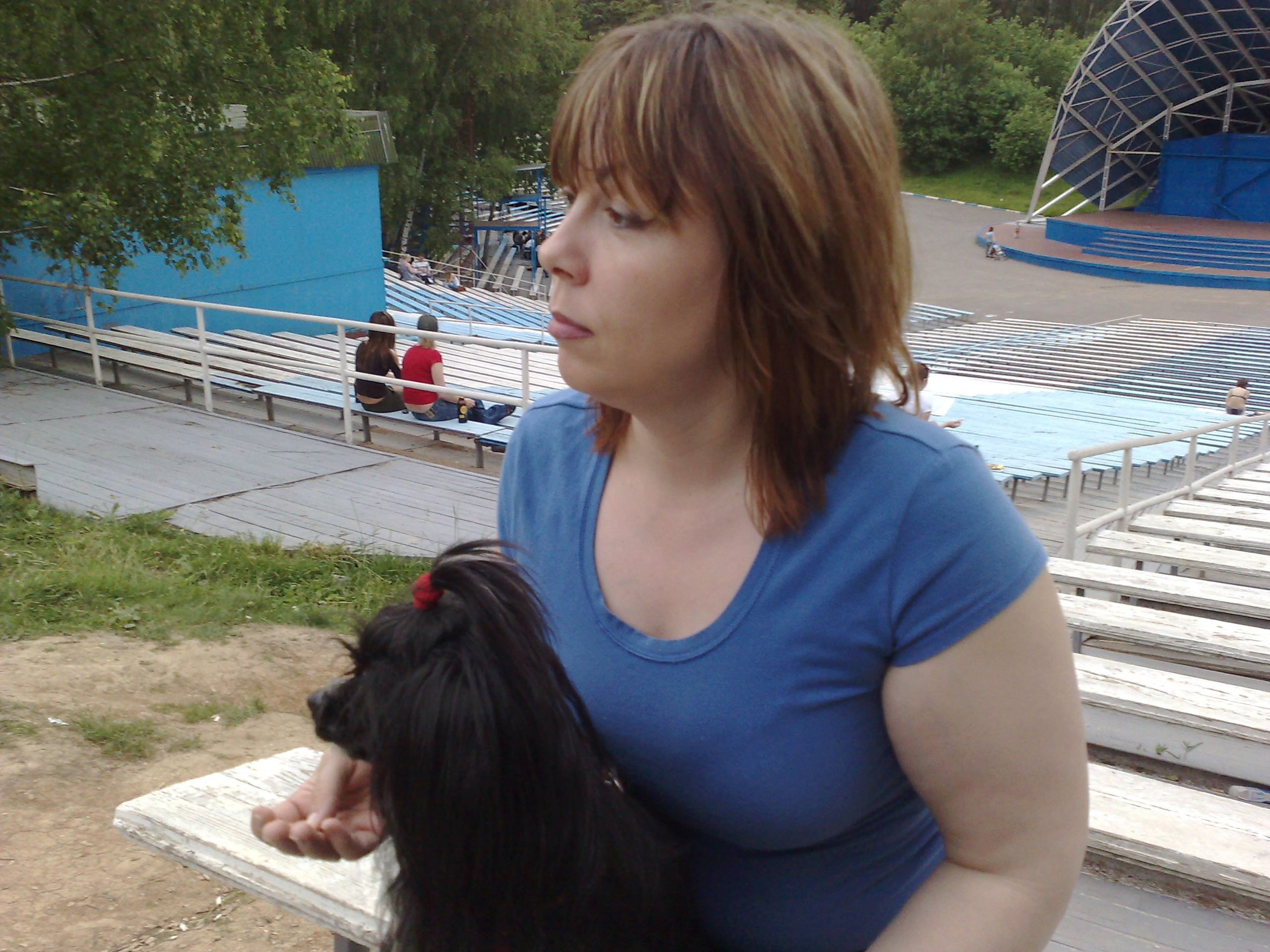 Зося на прогулке. Питомник китайских хохлатых собак Poale Ell: купить щенка в питомнике