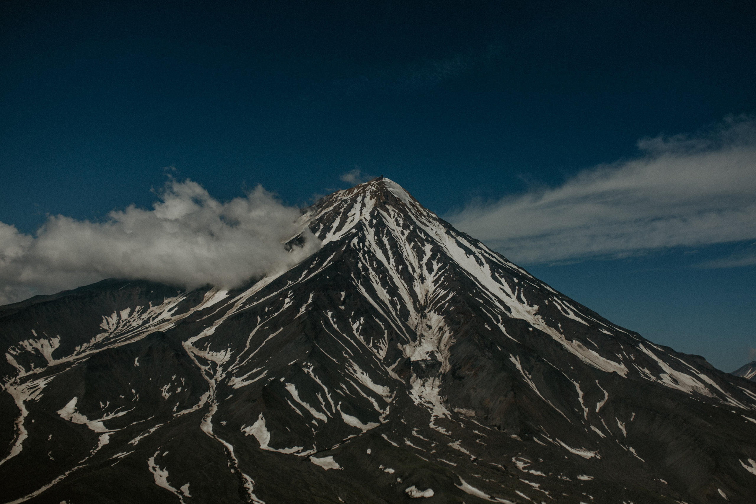 Ветролетный полет Вулкан Малый Семячик. Свадебное фото и видео на Камчатке. Туристические маршруты