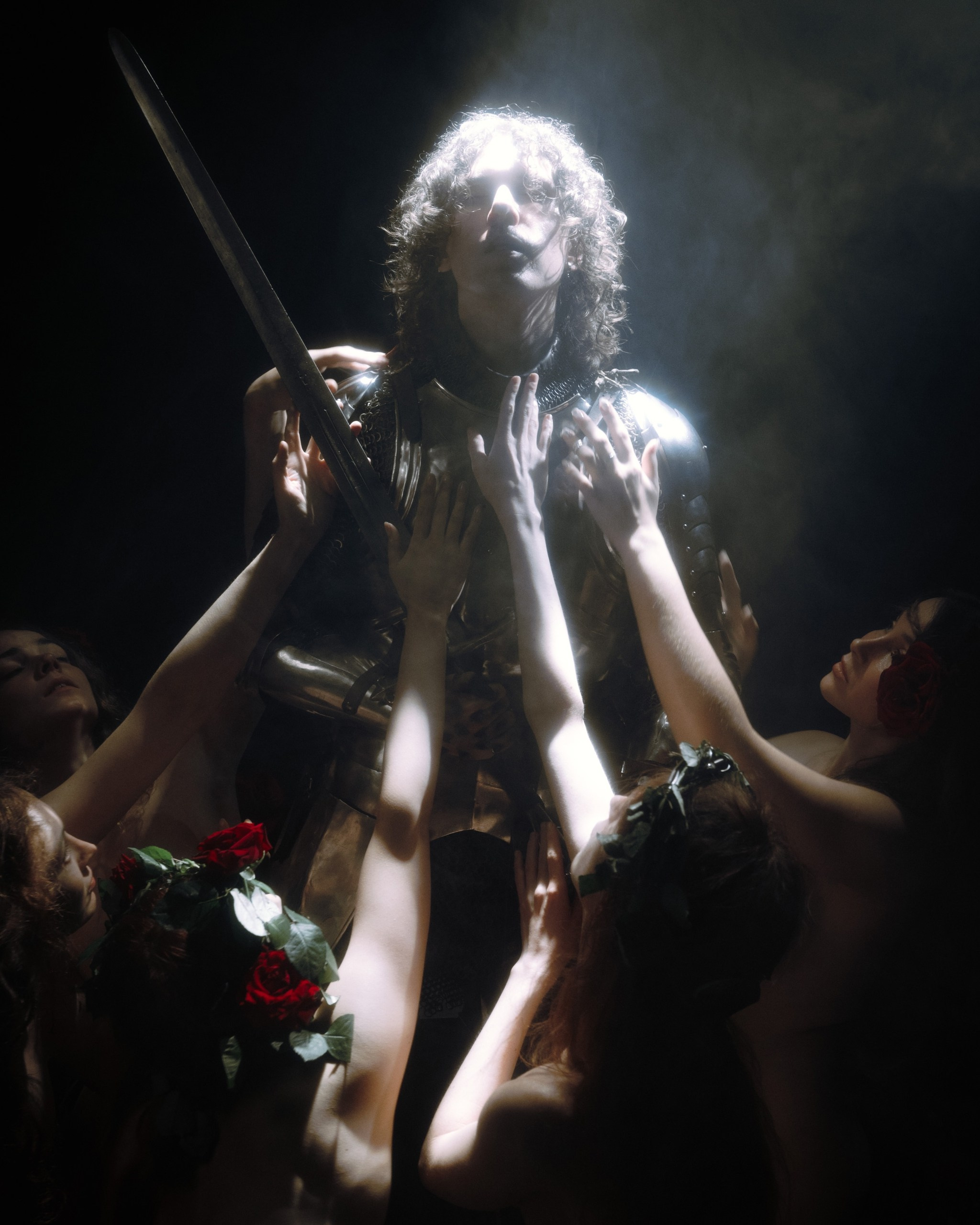 Розы. Фотограф Александр Никитин. Съёмка в доспехах. Санкт-Петербург. nikitin_photo