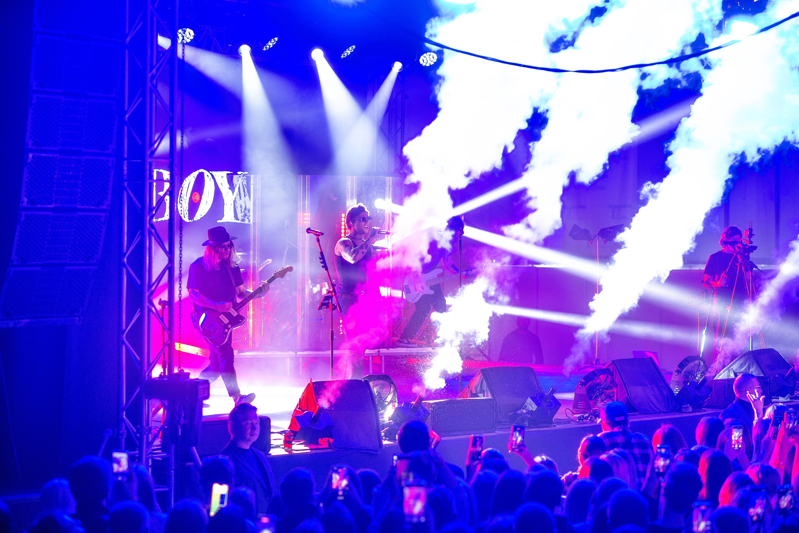 Концерт Хolidayboy. Школьный, фэшн фотограф в Тюмени и в России Ирина Королева