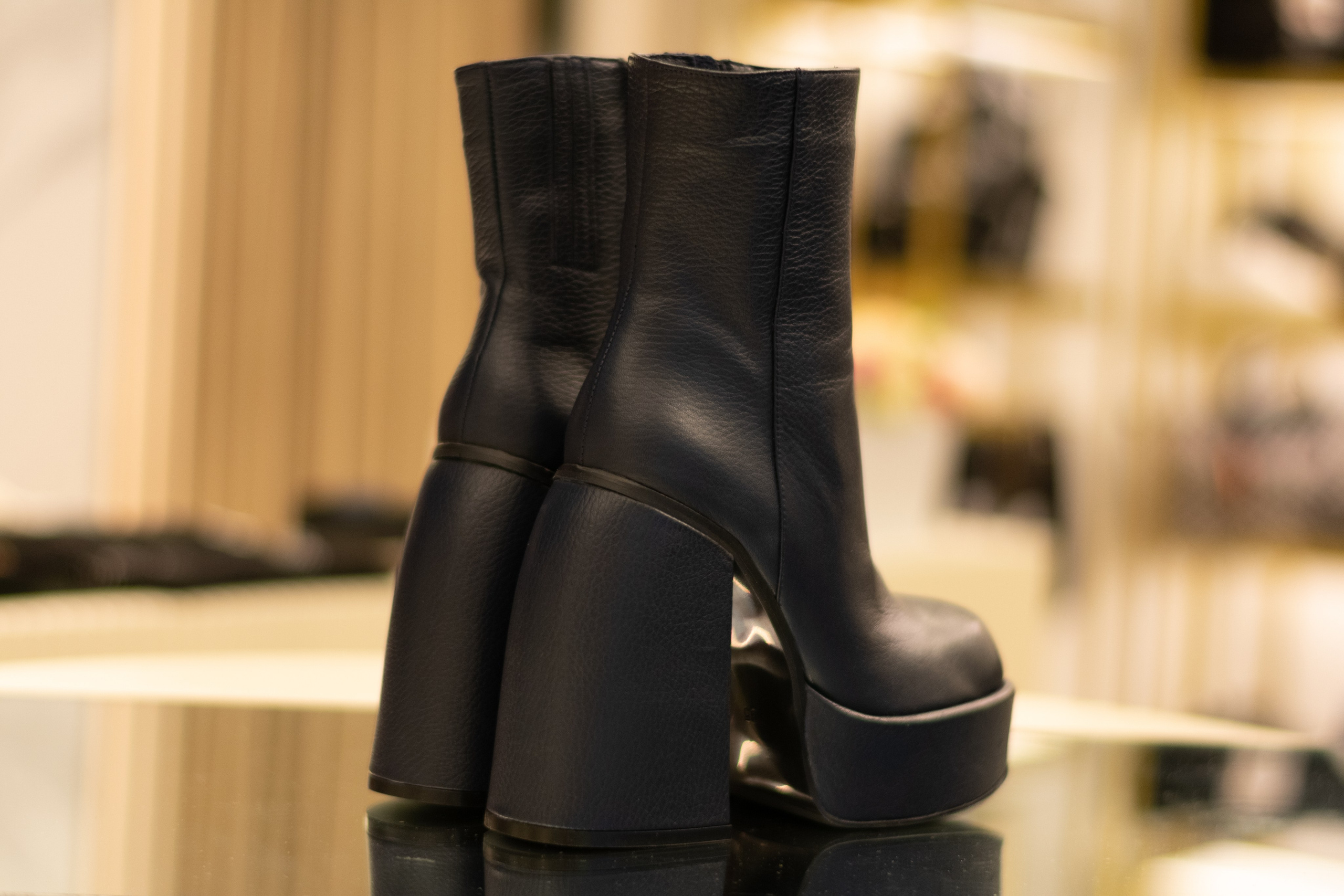 Для организаций. Предметная фотосессия для обувного магазина Capsula. Фотограф/видеограф Богдан Голованов