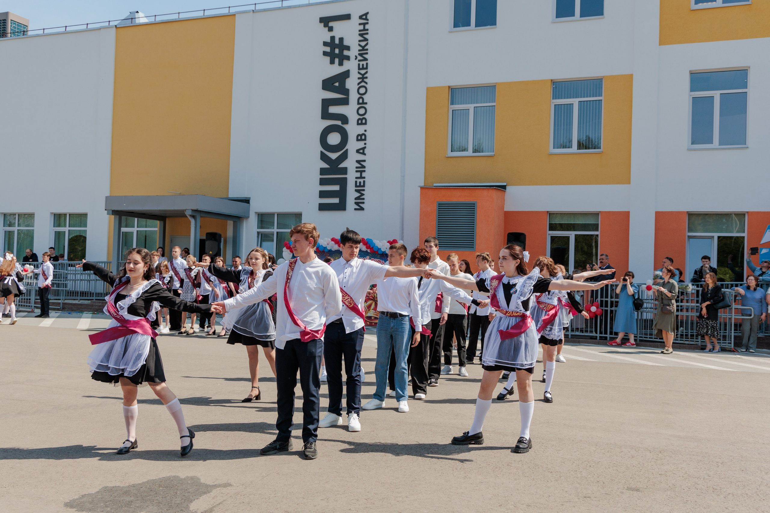 Последний звонок 2025 — фото 9 класса, школьный альбом, выпускной. Фотограф Нижний Новгород Мария Китаева