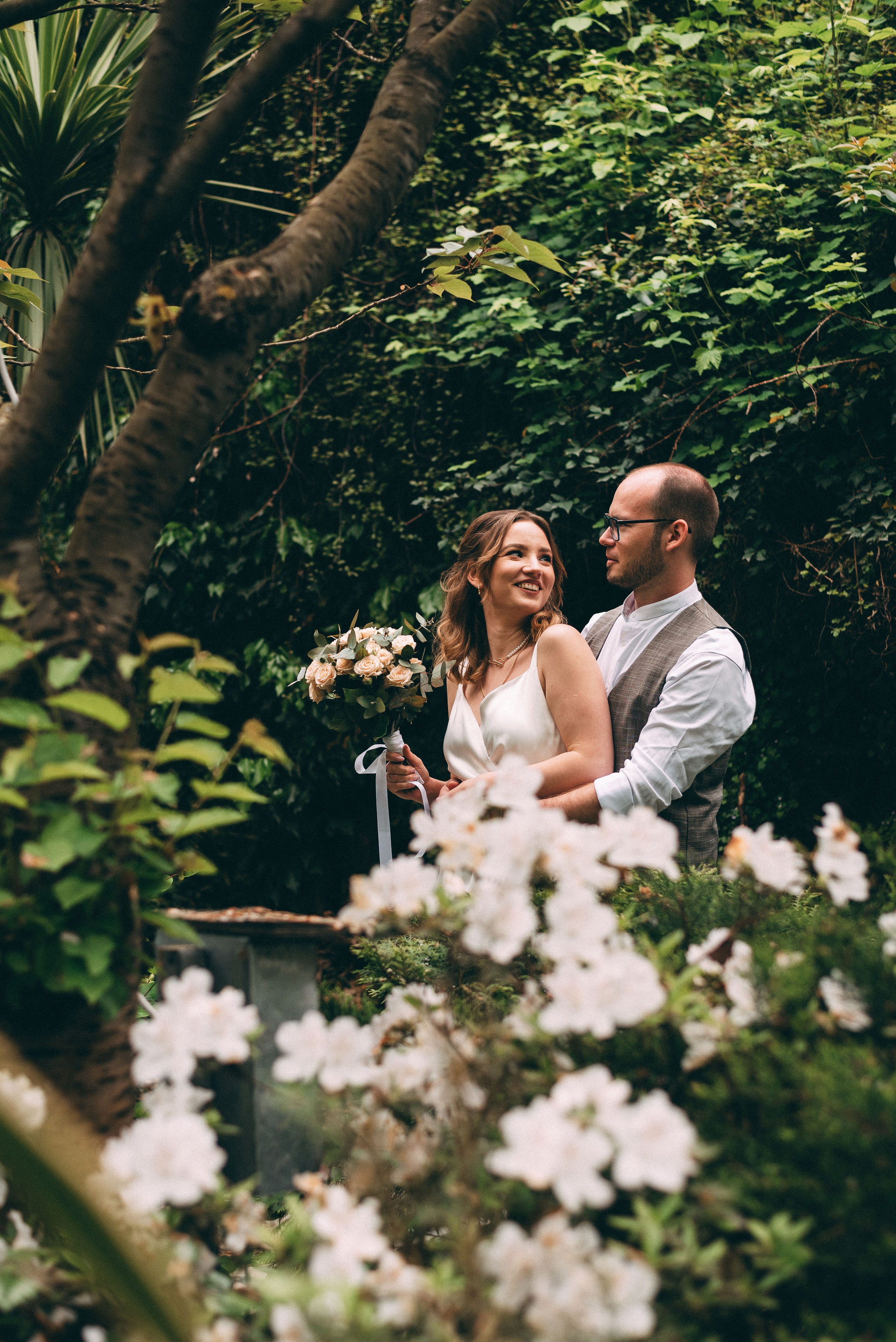 Фотосессия свадьбы или lovstory в центре Сочи, Зимний театр. Фотограф в Сочи — Маргарита Поганова