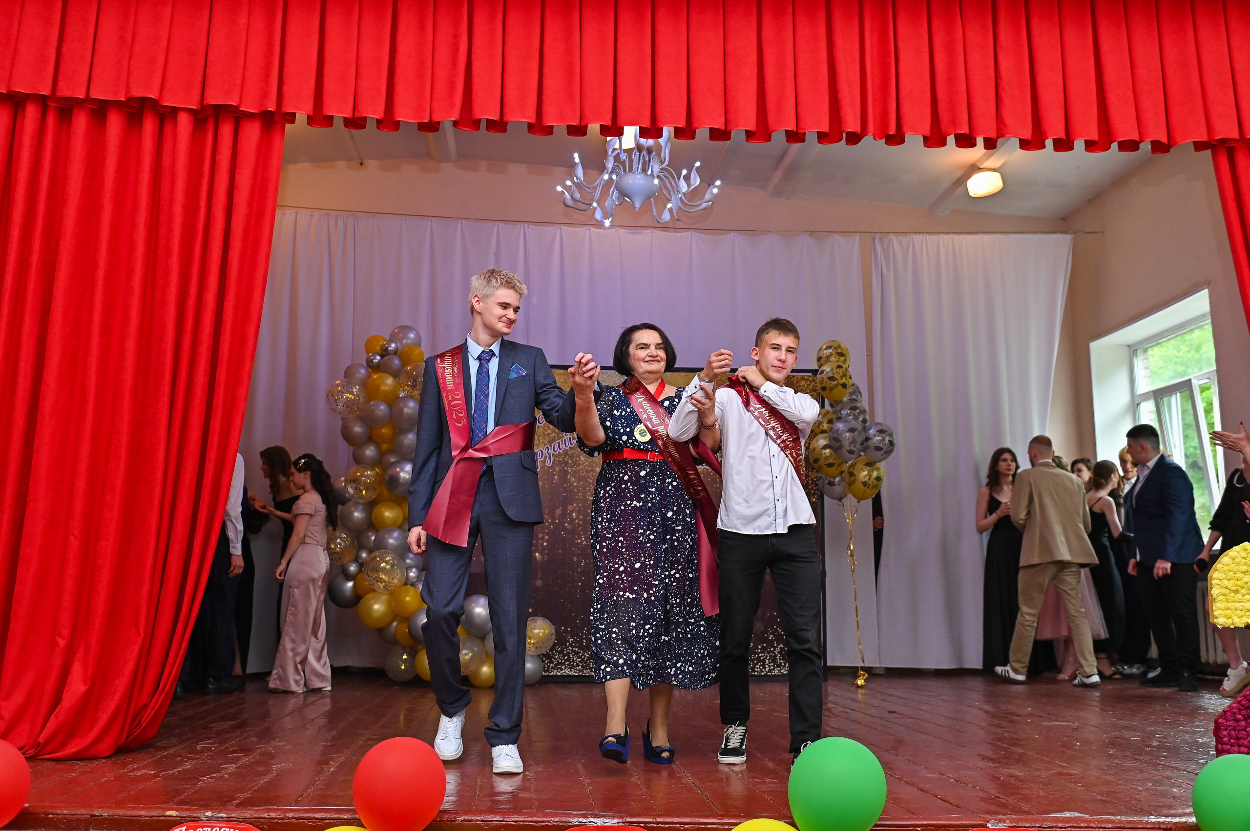 Выпускной школа 48. Семейный и свадебный фотограф во Владивостоке