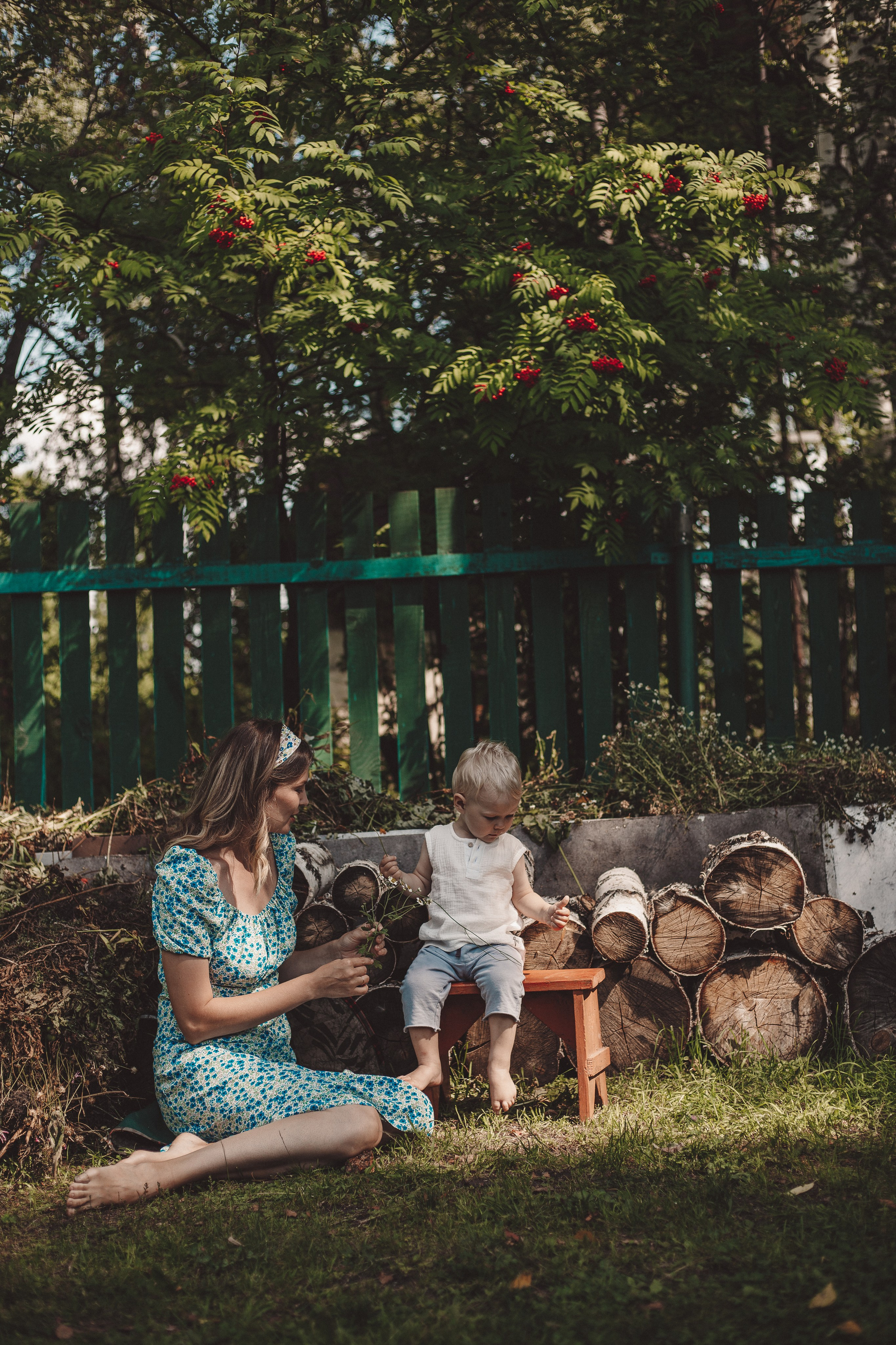 Семейная фотосессия - Люба и Платон: дачное детство. Семейный и женский фотограф Кемерово Мария Степ