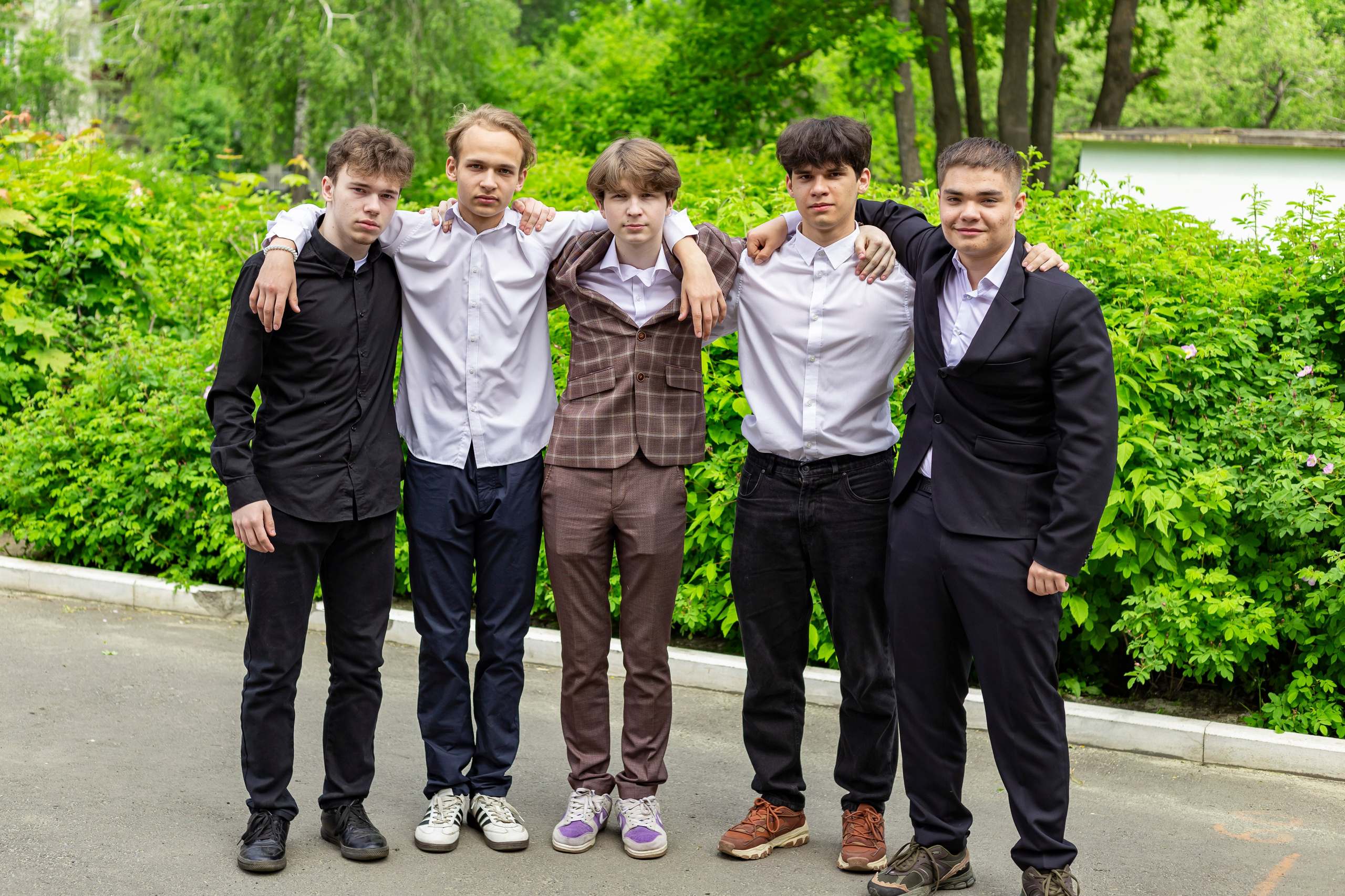 Фотосъемка 9 класс. Свадебный фотограф Марина Суворова и видеооператор Олег Петров