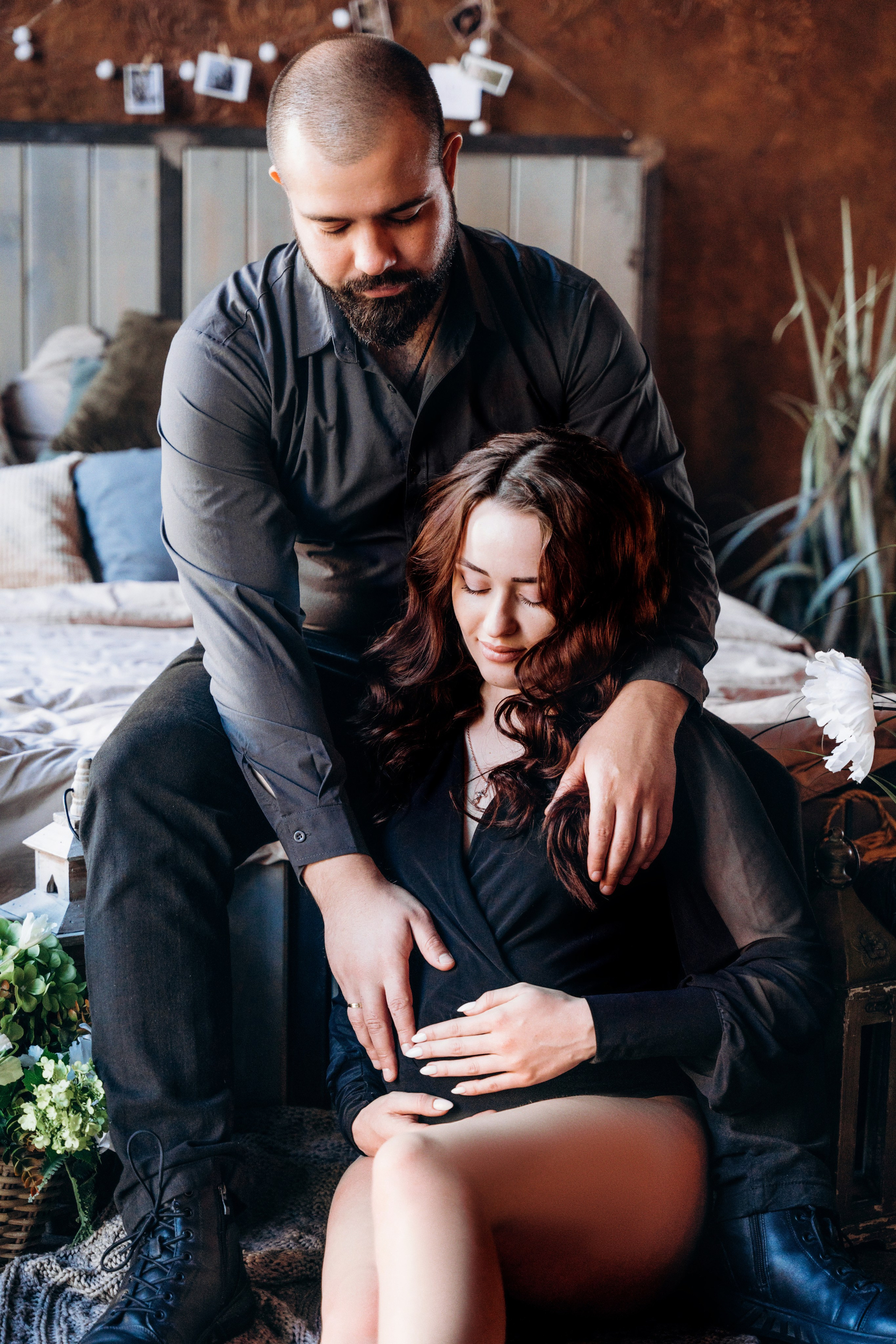 Мария и Никита — фотосессия беременности в интерьерном зале. Фотограф беременных в СПб — Елена Александрова