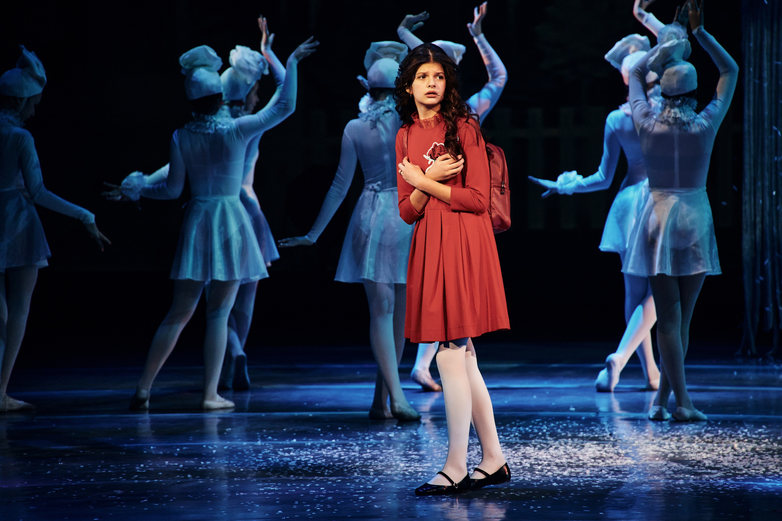 Сцена с Гердой в спектакле "Снежная королева"