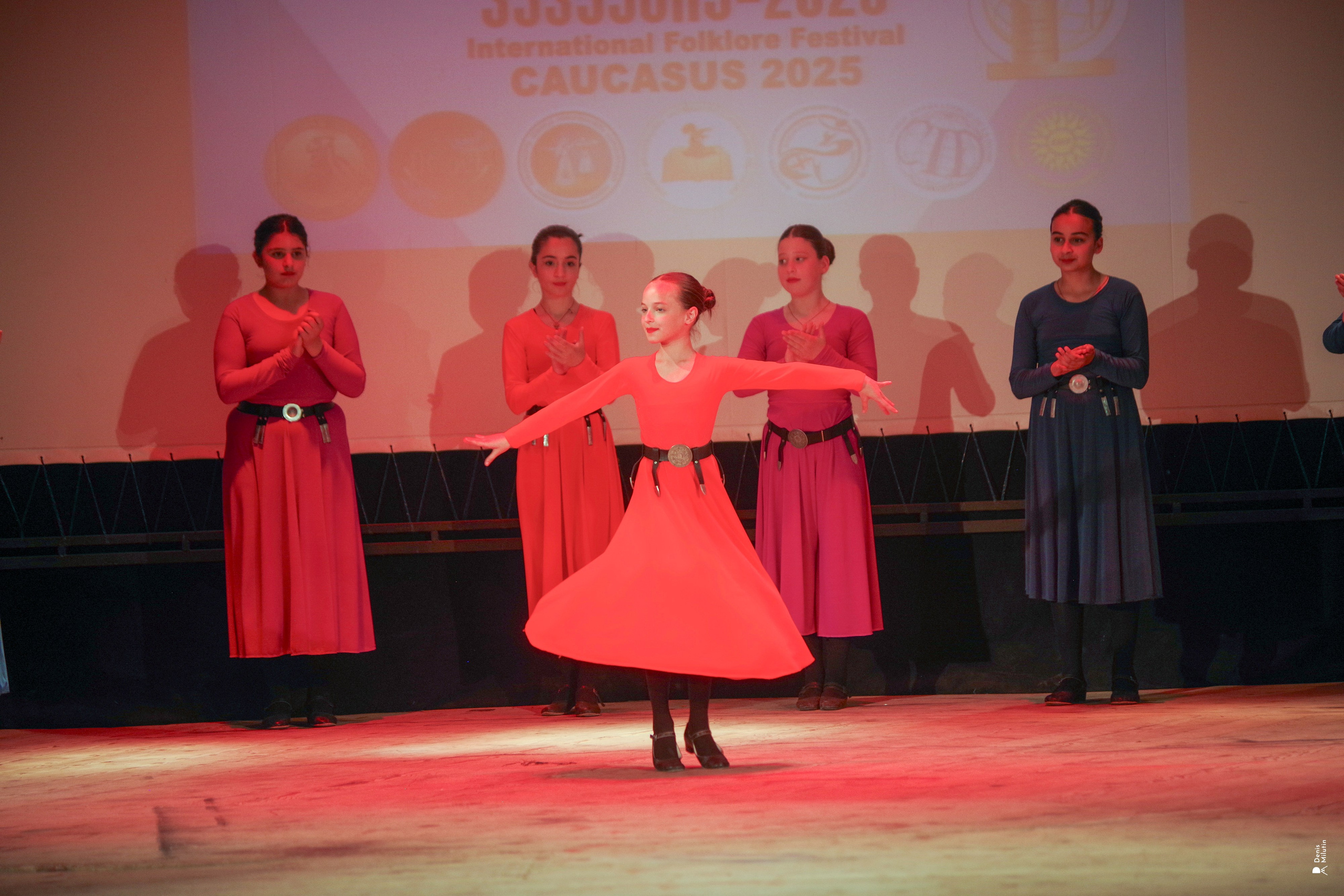 Танцы в прекрасном Они. Портретный фотограф Денис Милютин