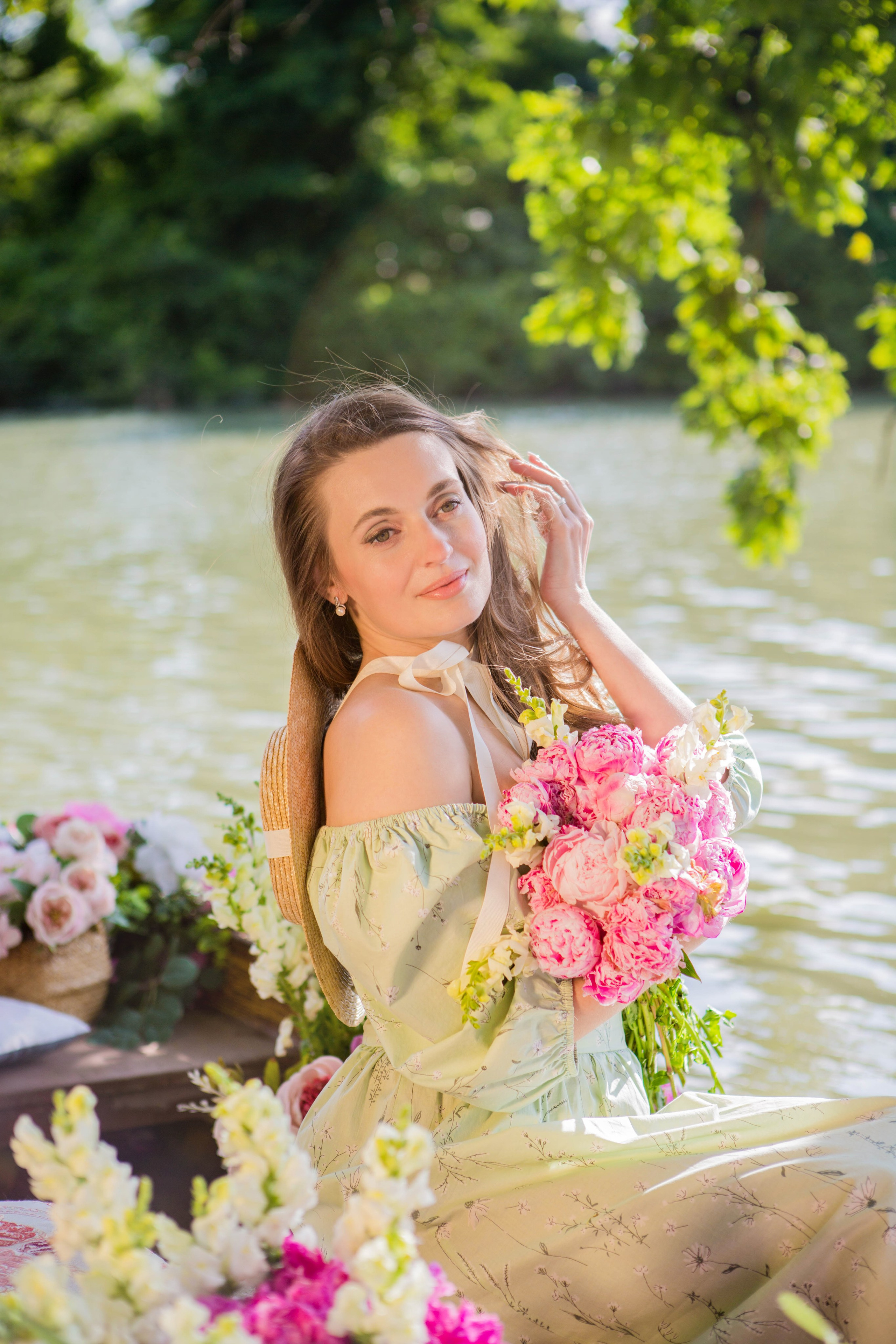 Лодка с пионами. Свадебный семейный и детский фотограф в Краснодаре Карина Федоровская