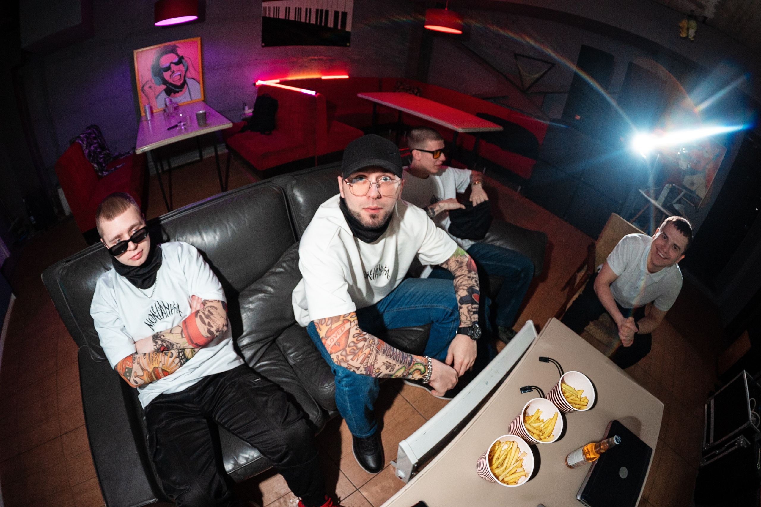 Реклама футболок «Молчанка». Фотограф Тюмень