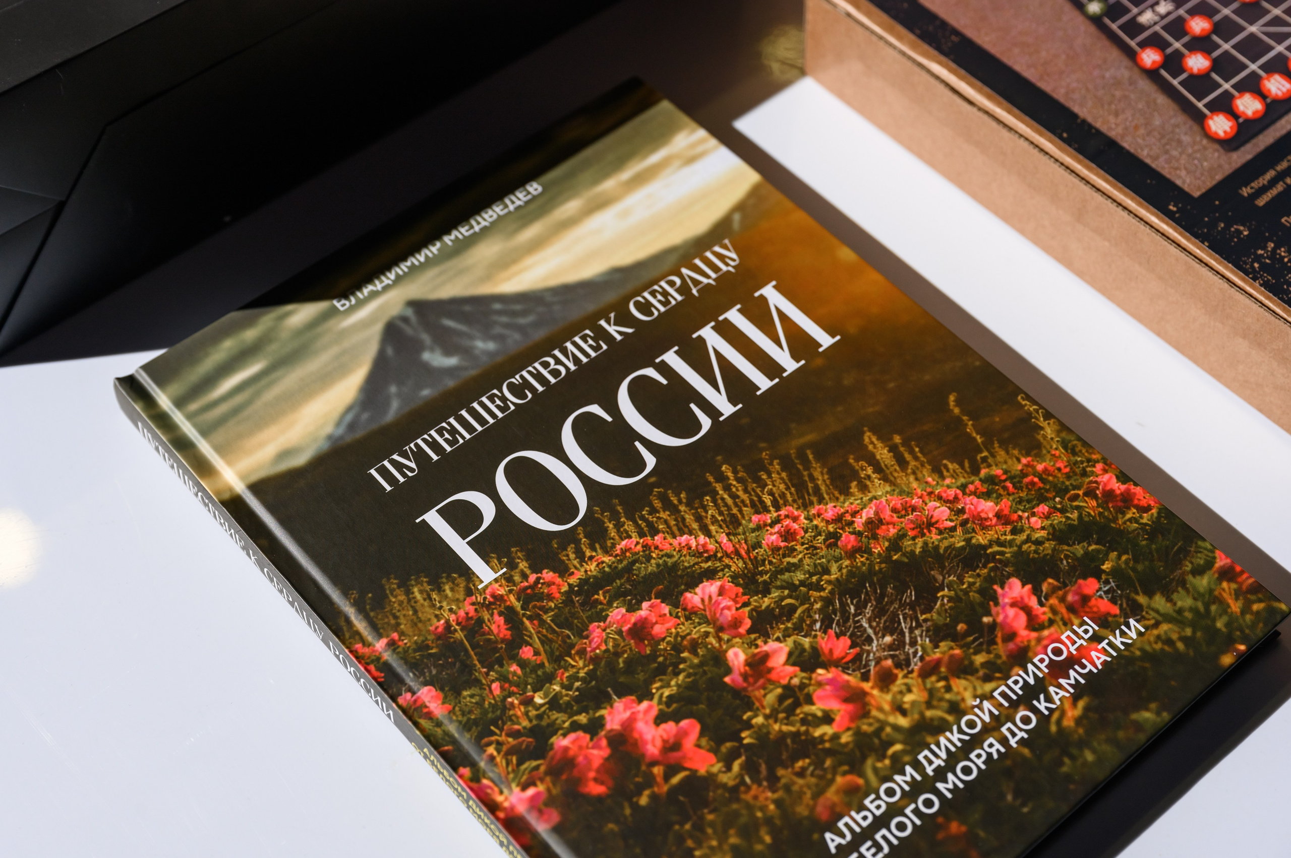 Автосалон Танк. Свадебный фотограф Москва Юрий Кульман