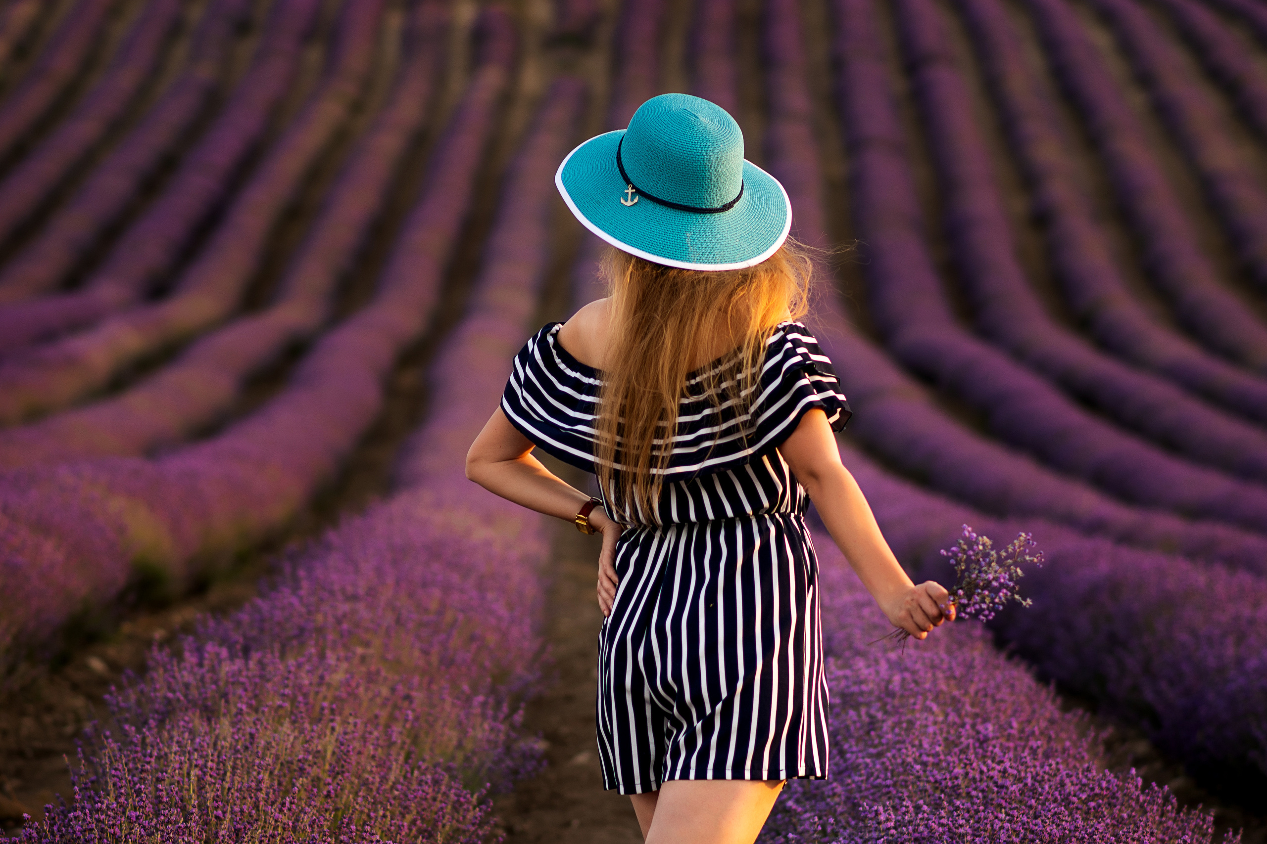 фотосессия в лаванде, лавандовое поле Тургеневка, лавандовое поле Крым,  фотосессия в лавандовом поле, фотограф в лаванду, фотосессия в лаванде цена, фотосессия в лаанде стоимость