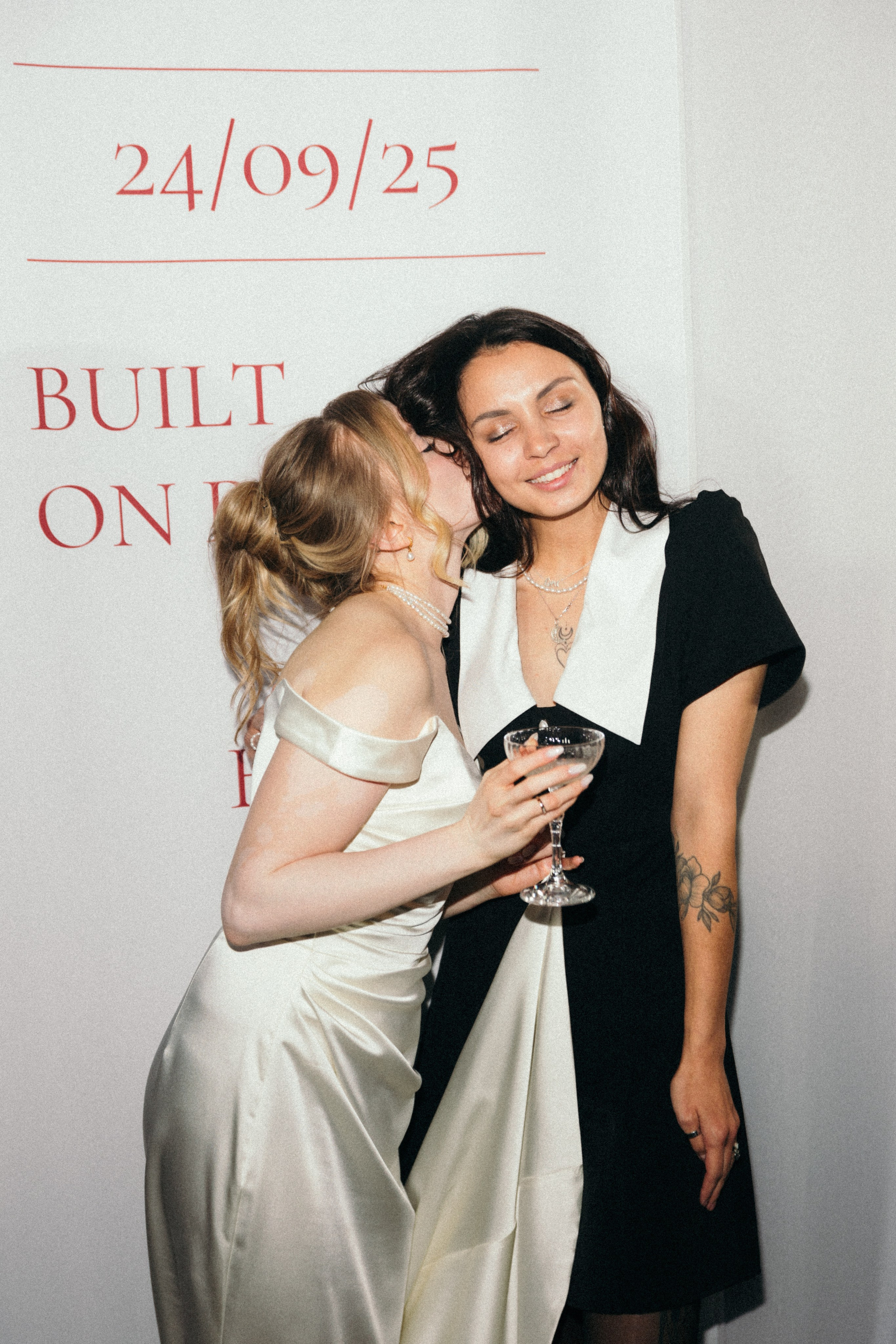 Свадьба в Питере. HELD BY LOVE. Фотограф в Астрахани Радмир Баймухамедов