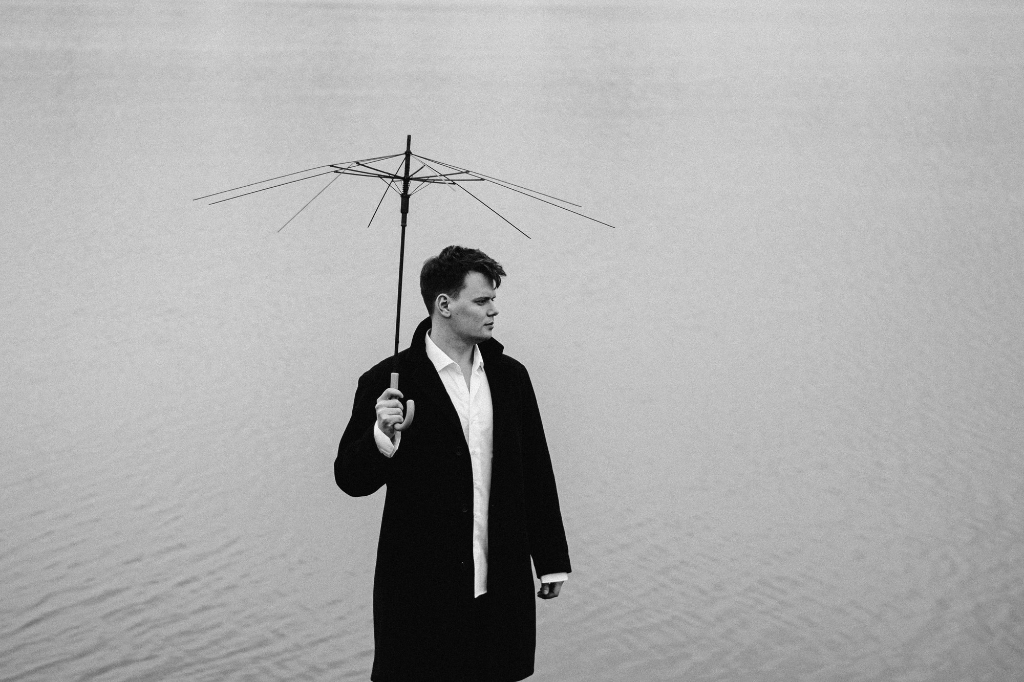 Мужская портретная фотосессия в Гагаринском парке Тюмени | Фотограф Дарья Мустафина. Портретный фотограф Тюмень Дарья Мустафина