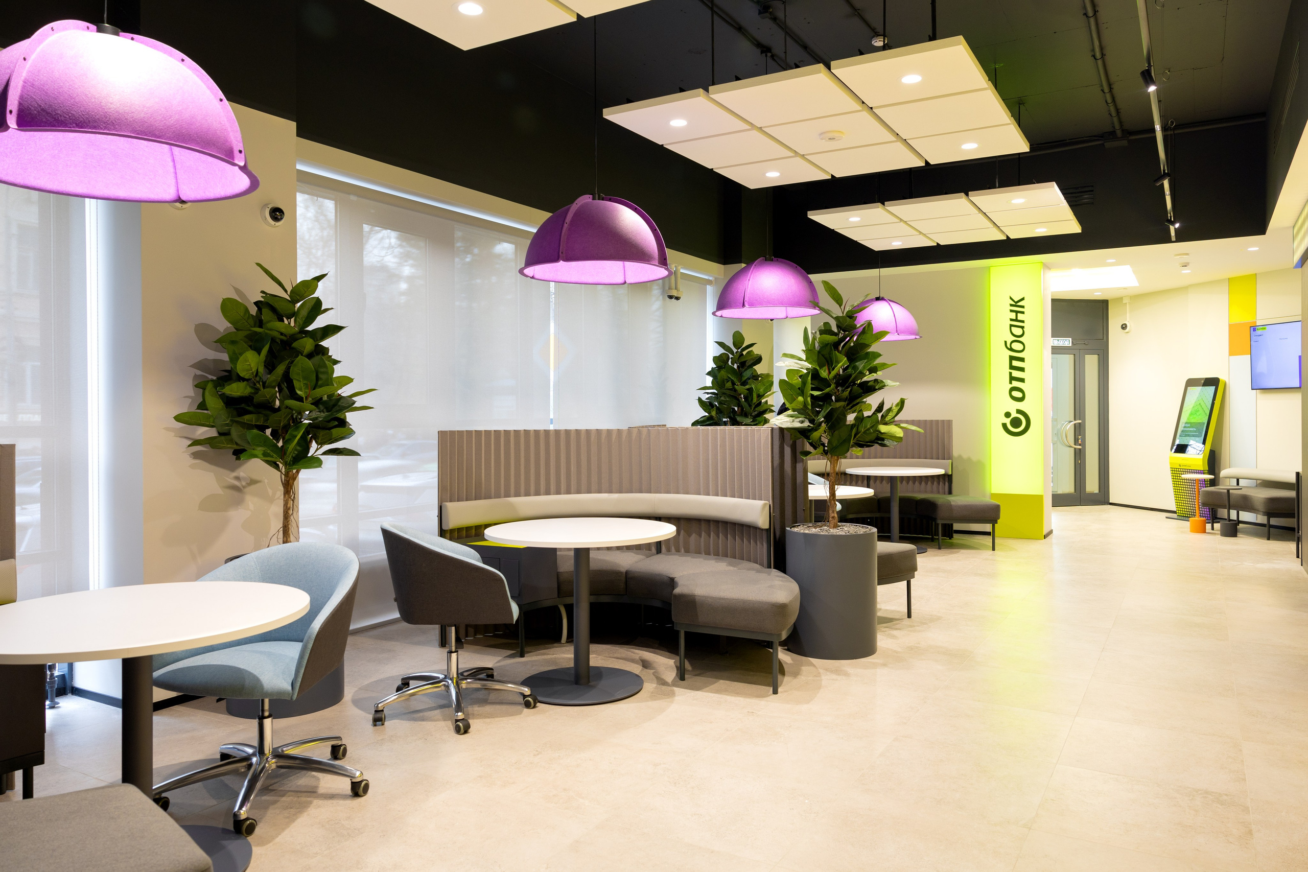 Офис банка ОТП. Фотограф Михаил Белозеров