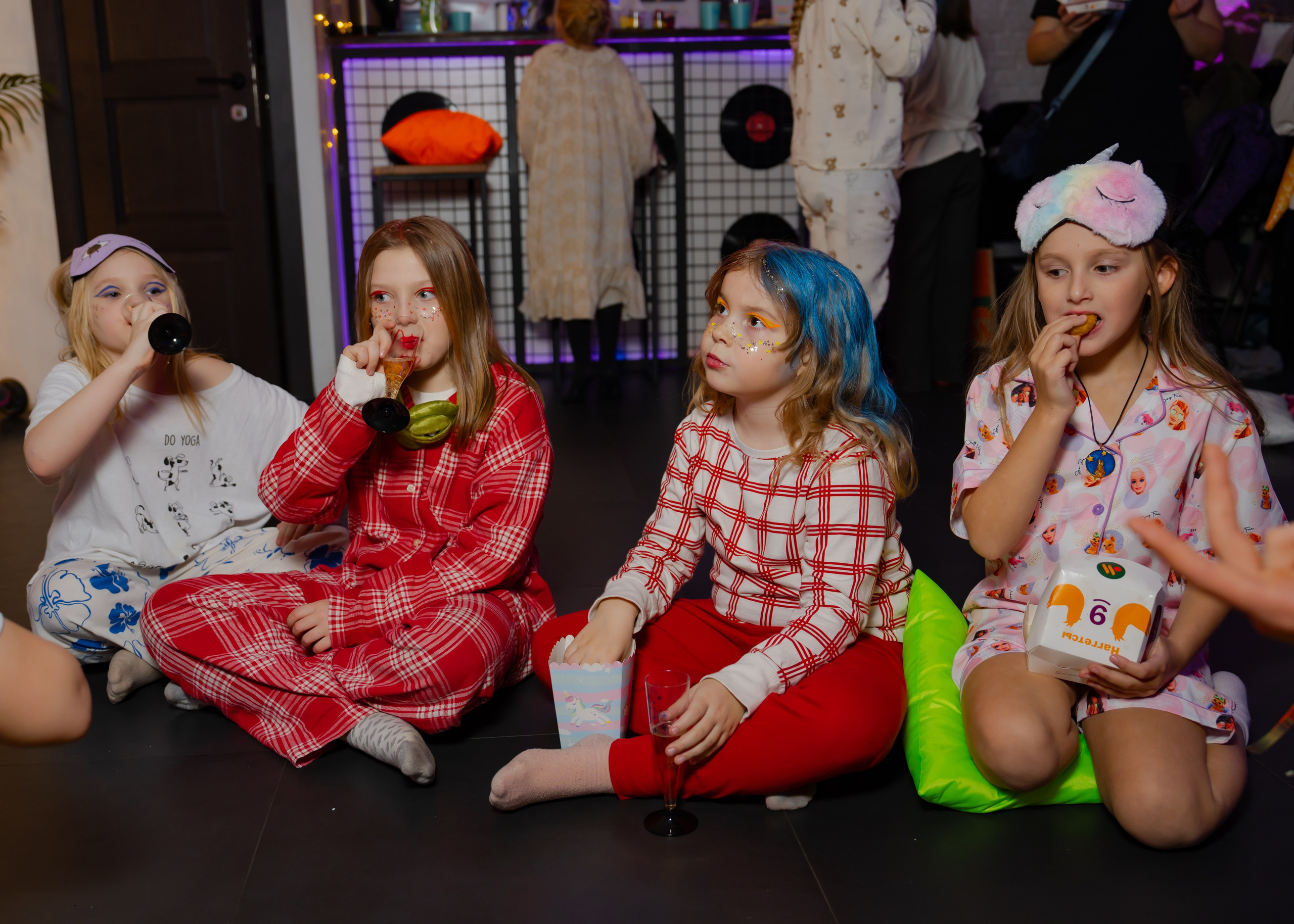 Битва подушками. Крамер Юлиана детский и семейный фотограф