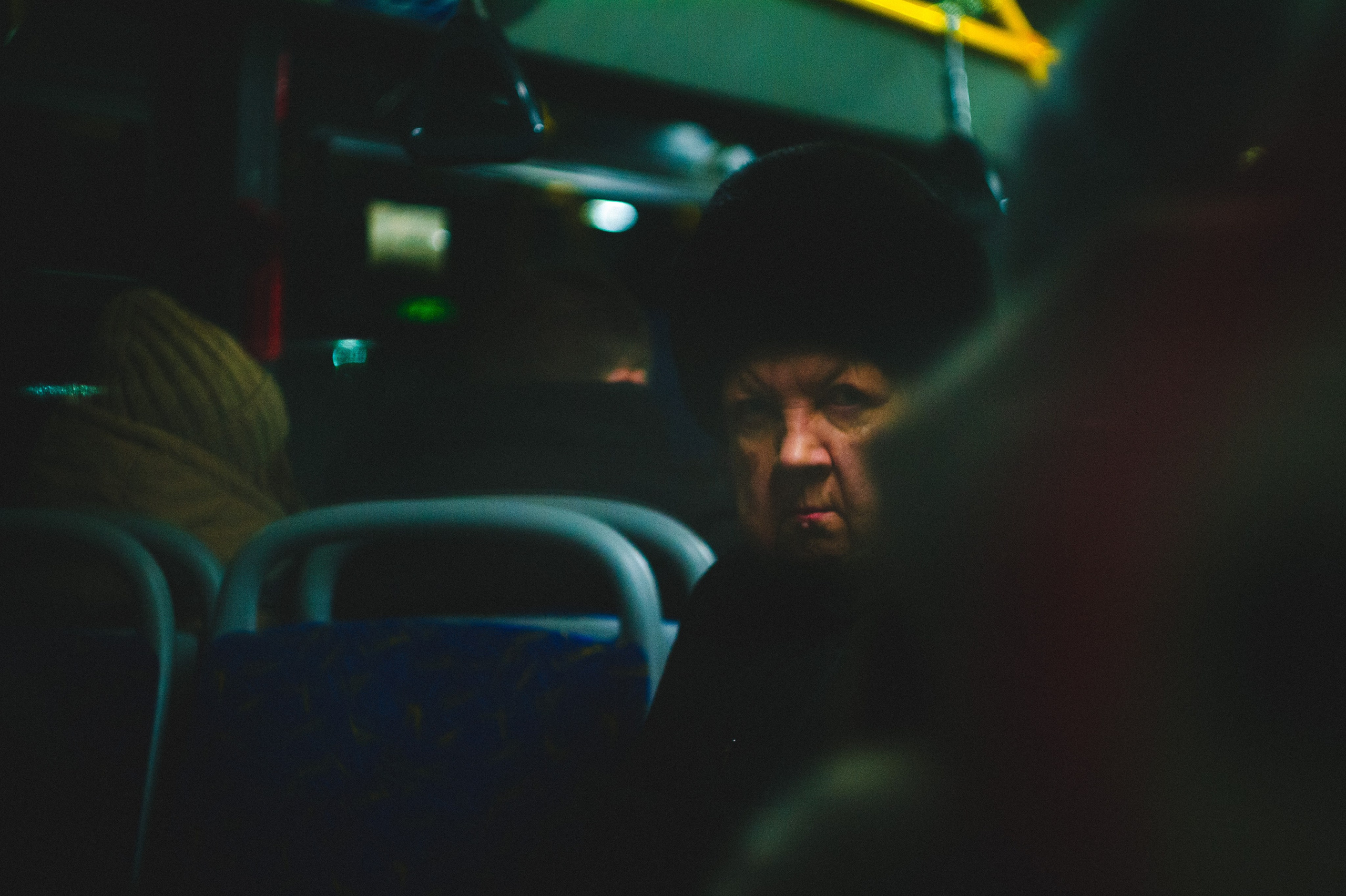 «Маршрут» Фотоэссе о жизни людей в автобусе. Den Mirov — Фотограф, Музыкант