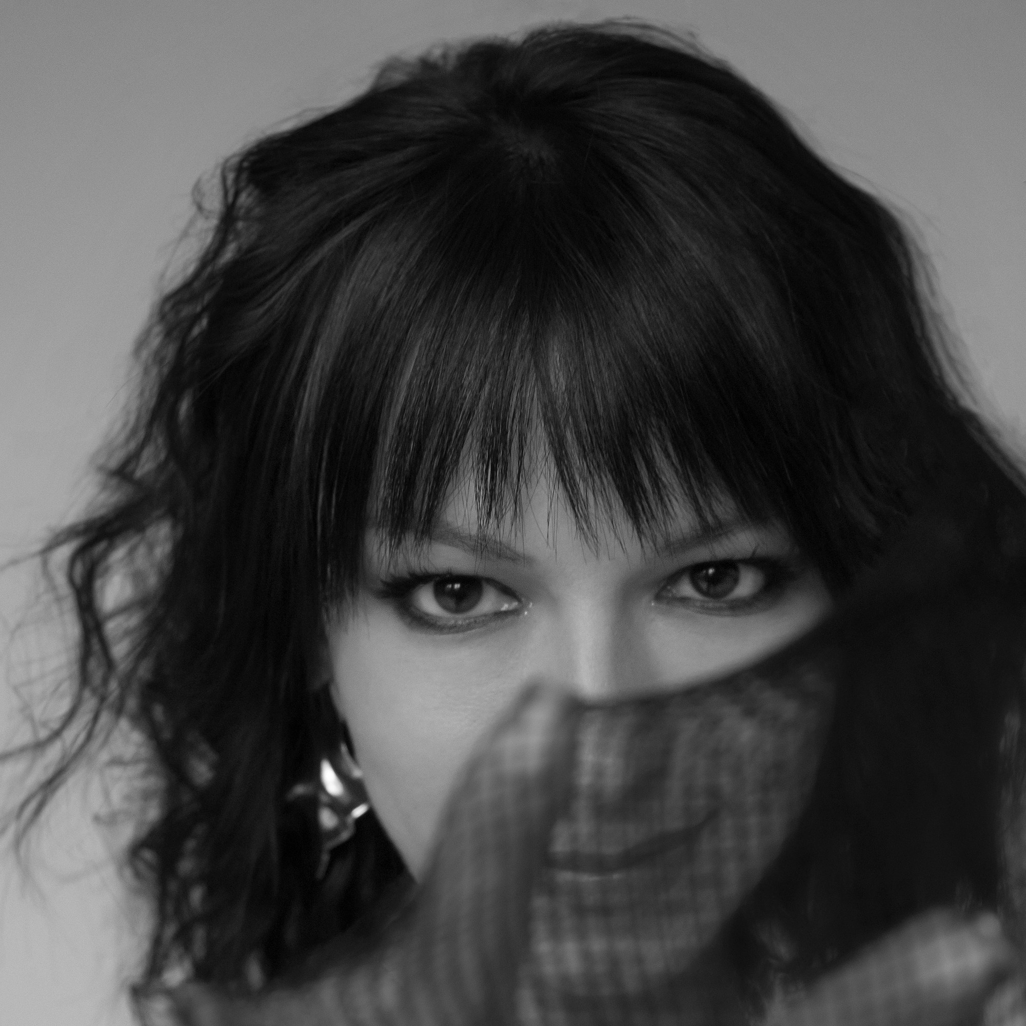 Женский портрет крупным планом. Студийная съёмка в Хабаровске. Фотосессия под ключ.