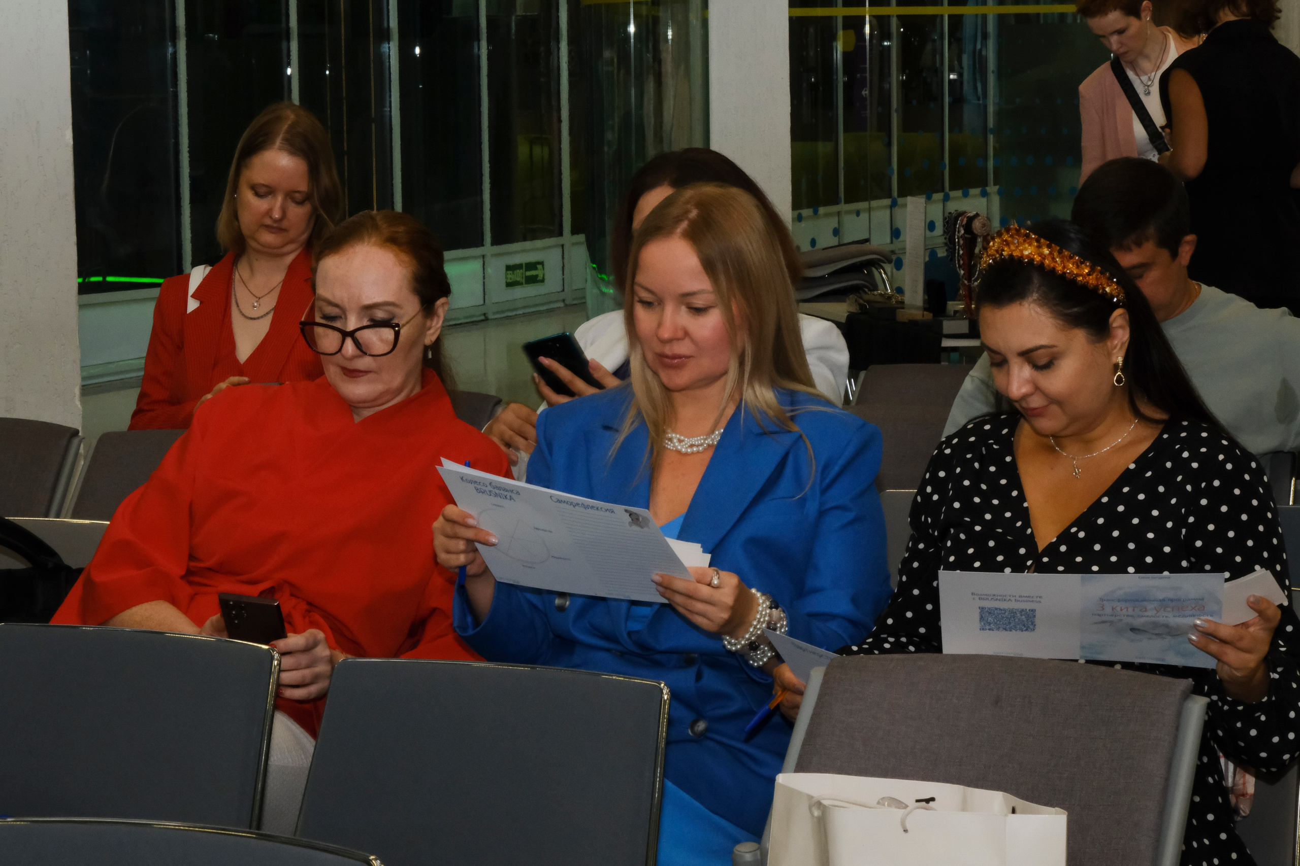 Репортаж бизнес-конференции в Сколково от сообщества BRUSNIKA. Индивидуальная фотосъёмка в Москве. Фотограф Василиса Тарасова