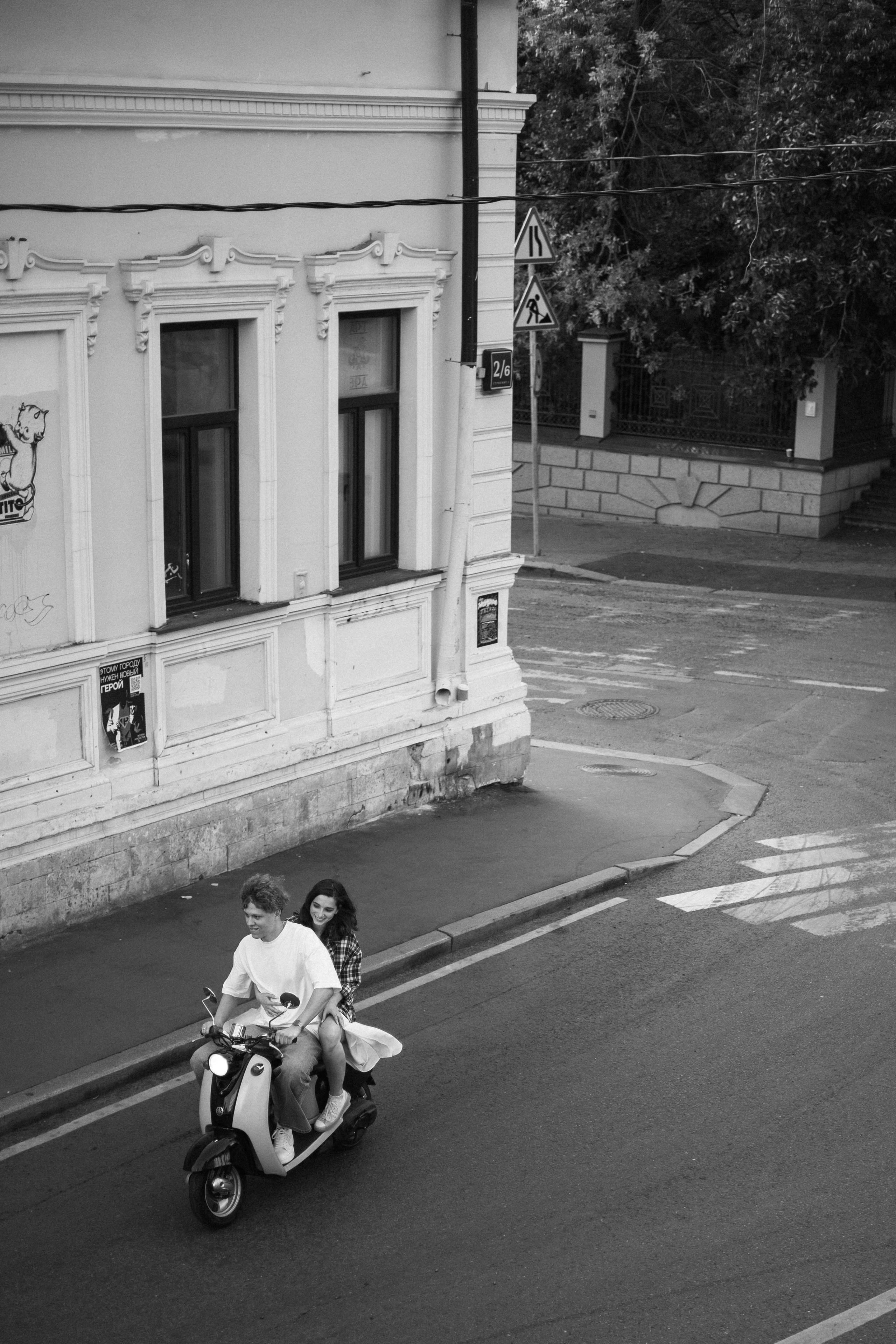 With a breeze. Wedding and family photographer