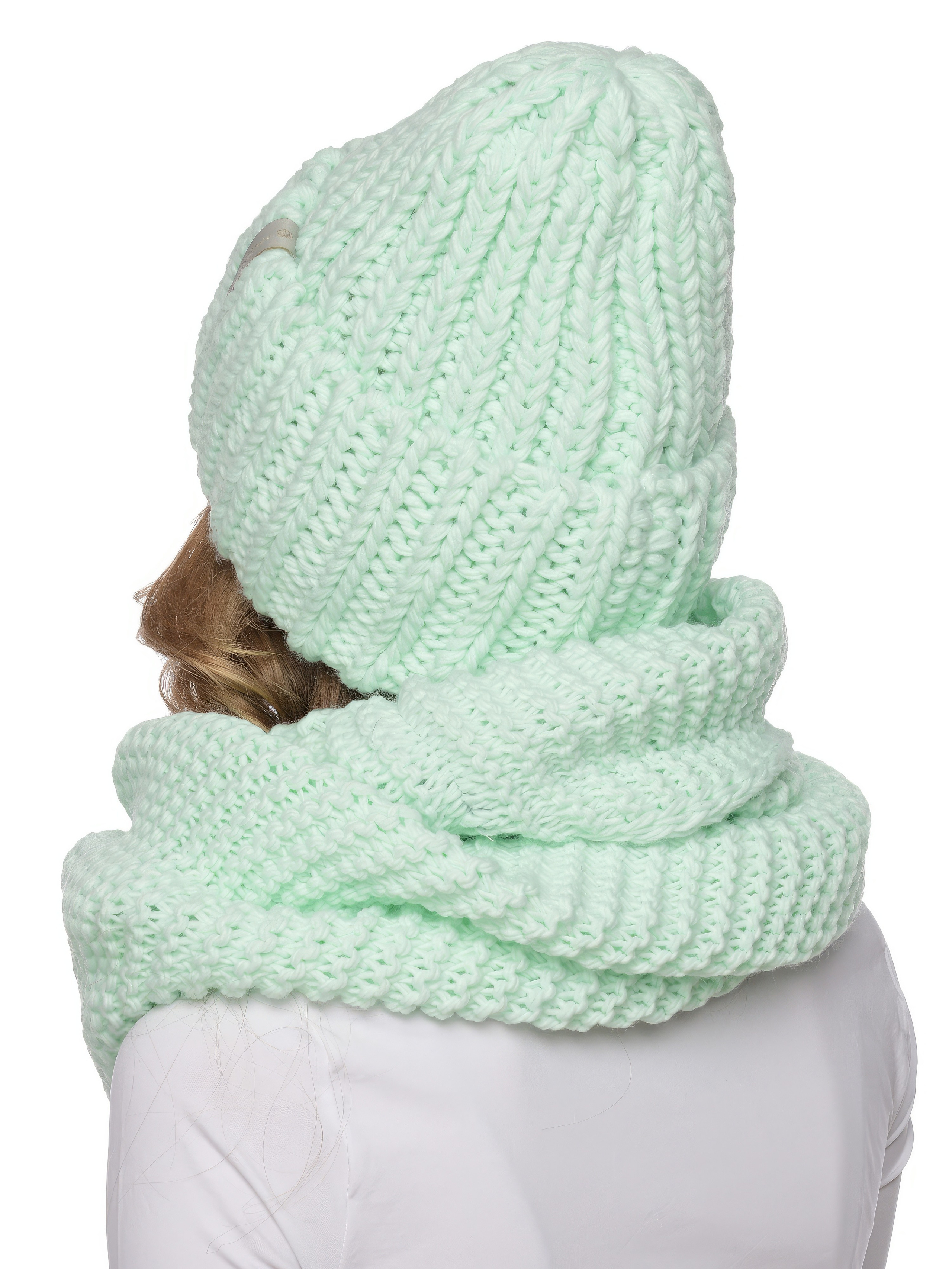 Съёмка шапки на модели