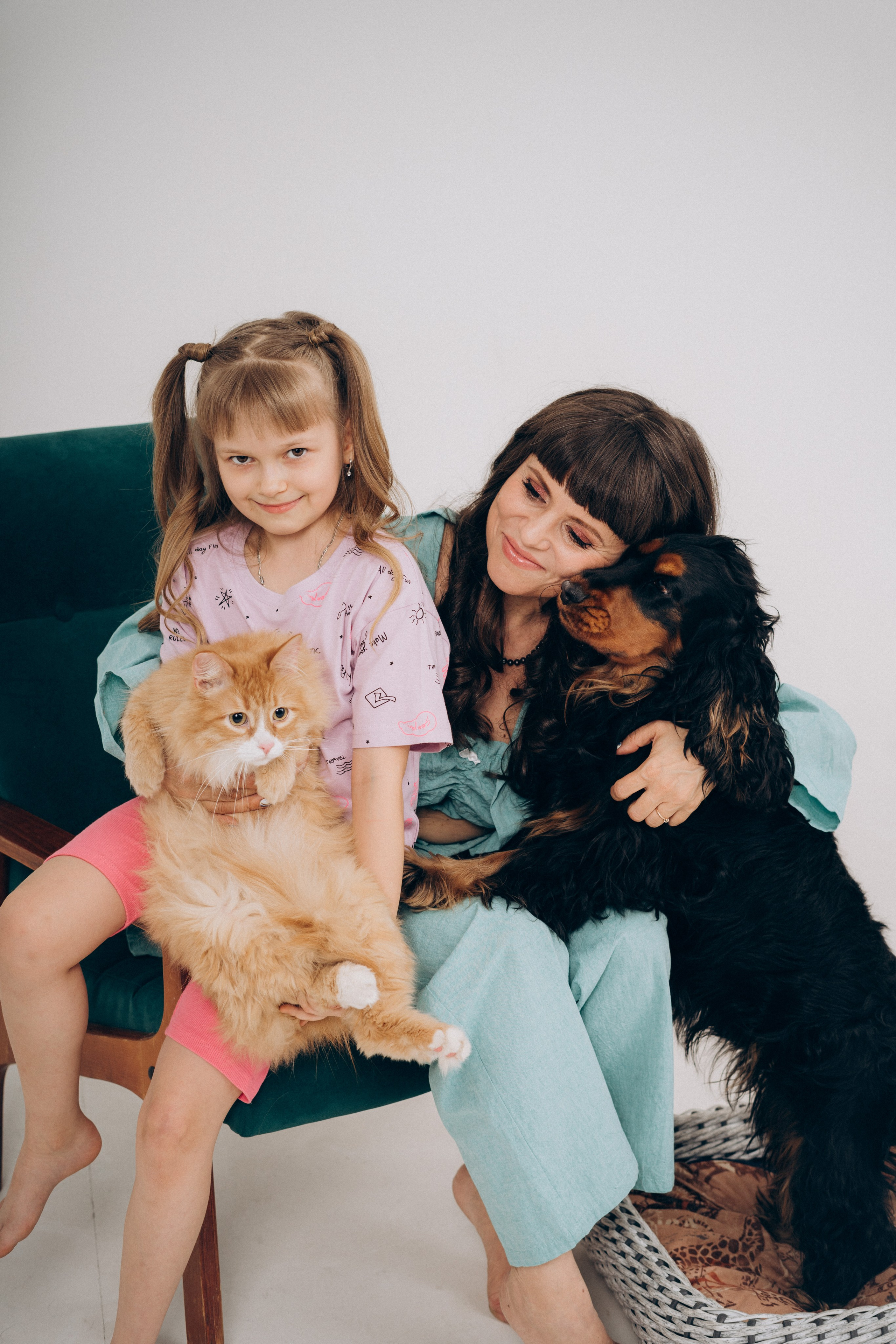Ирины, Олеся и их питомцы. Семейный фотограф СПб Анастасия Василь. Фотосессия на годик