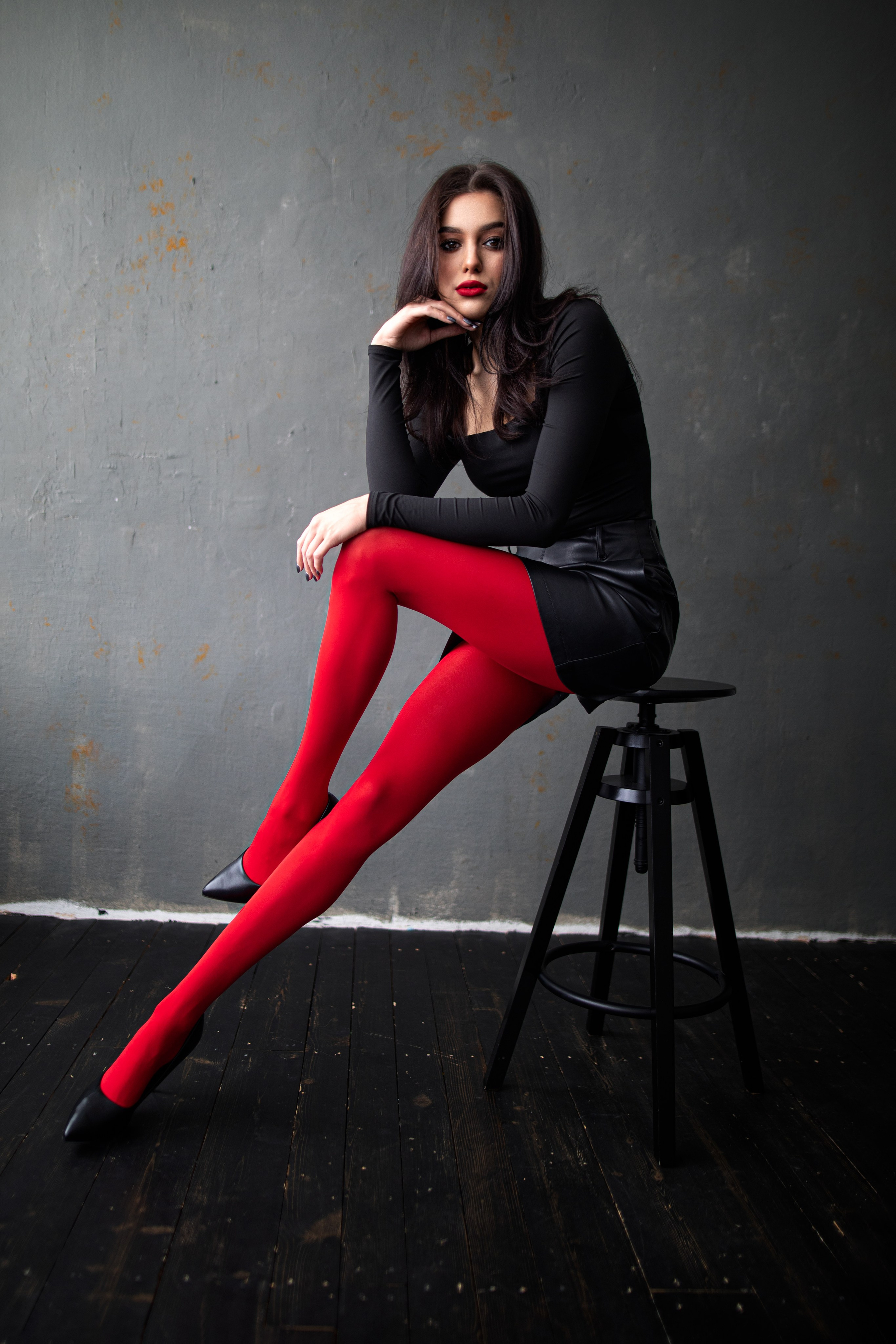 Фотосет с Марианной в студии с минимальным интерьером в формате для «себя»