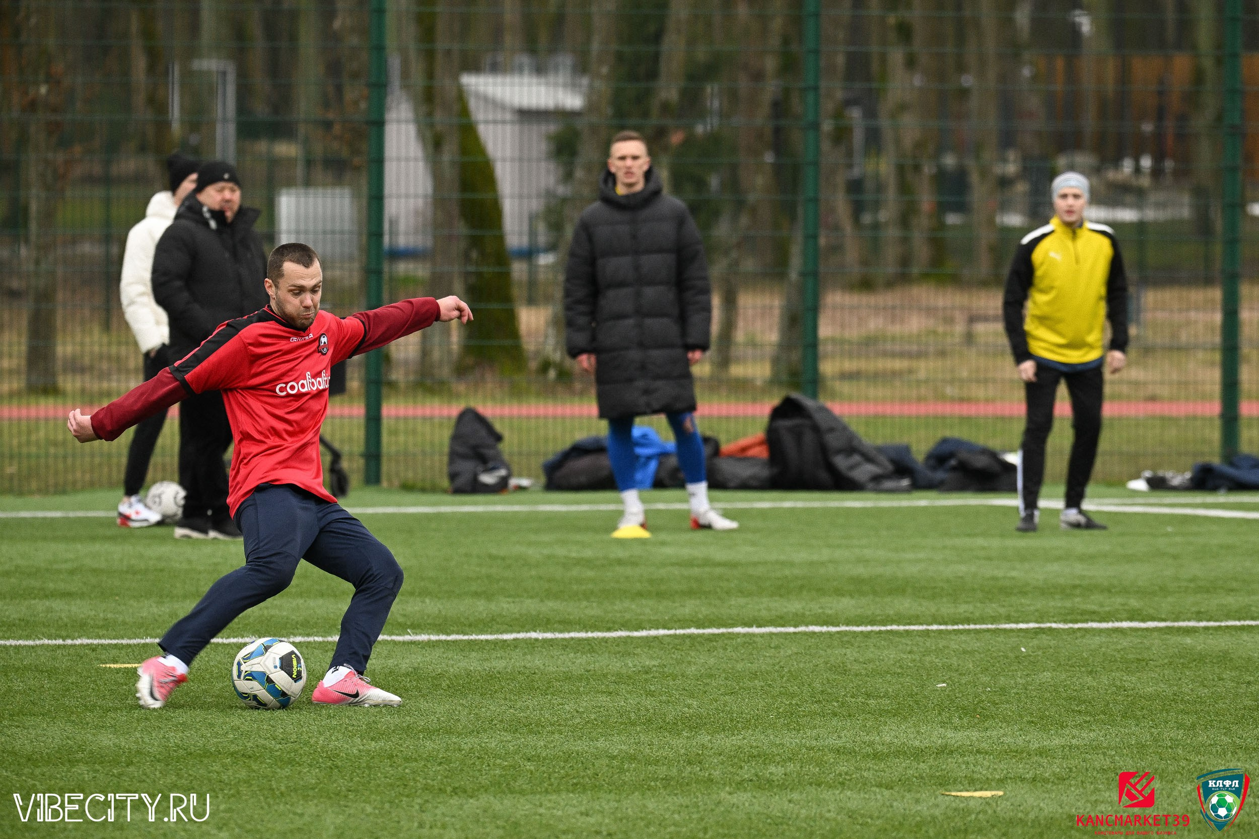 XX ЧЕМПИОНАТ КАЛИНИНГРАДСКОЙ ЛФЛ КАНЦМАРКЕТ39 сезона 2024–2025 гг. VIBECITY.RU Вайб Сити Ру Фоторепортажи Фотоотчеты Калининград