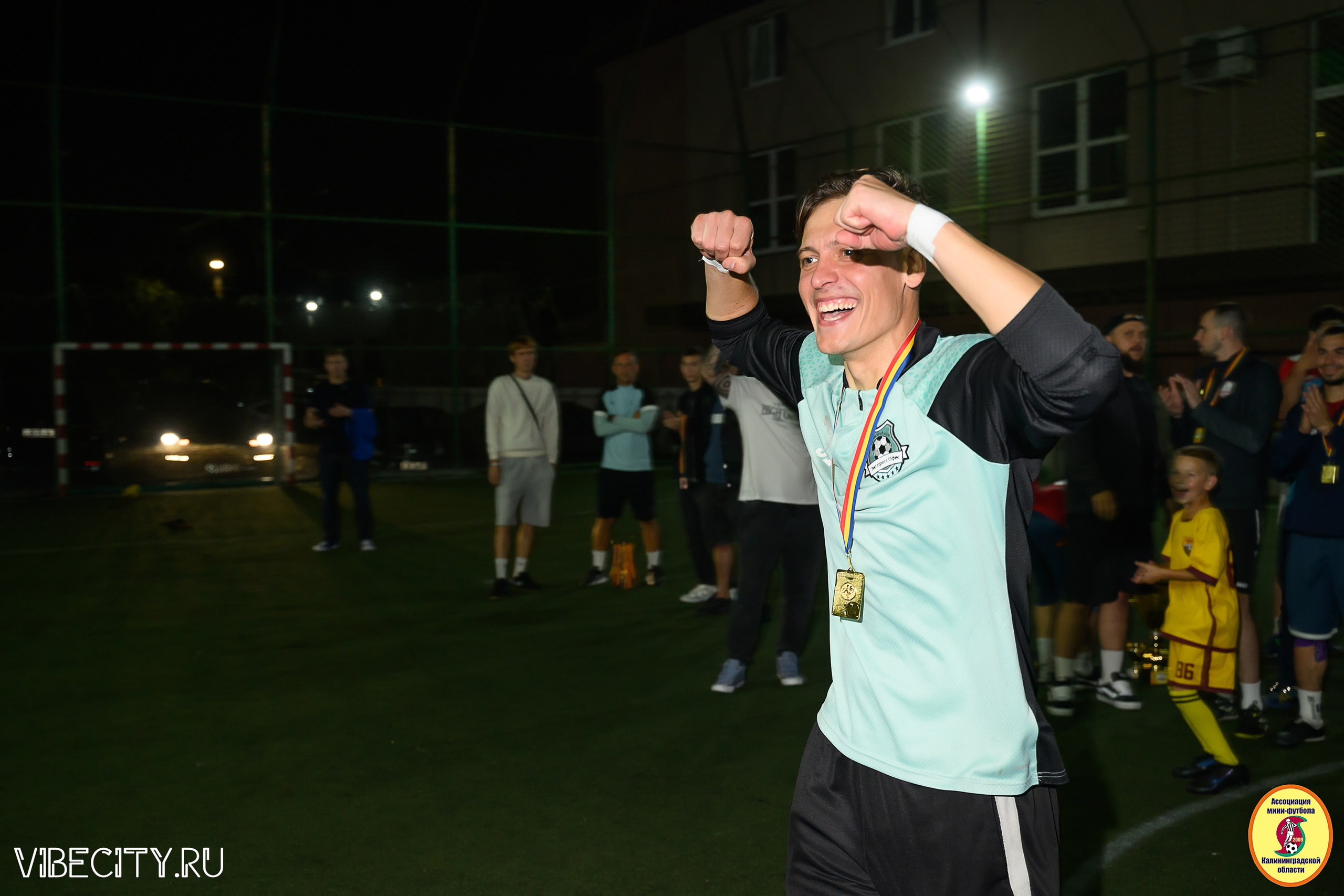 ФИНАЛЬНЫЕ ИГРЫ КУБКА МИНИ-ФУТБОЛЬНОЙ ЛИГИ И КУБКА КОРПОРАТИВНОЙ МФЛ 2025. VIBECITY.RU Вайб Сити Ру Фоторепортажи Фотоотчеты Калининград