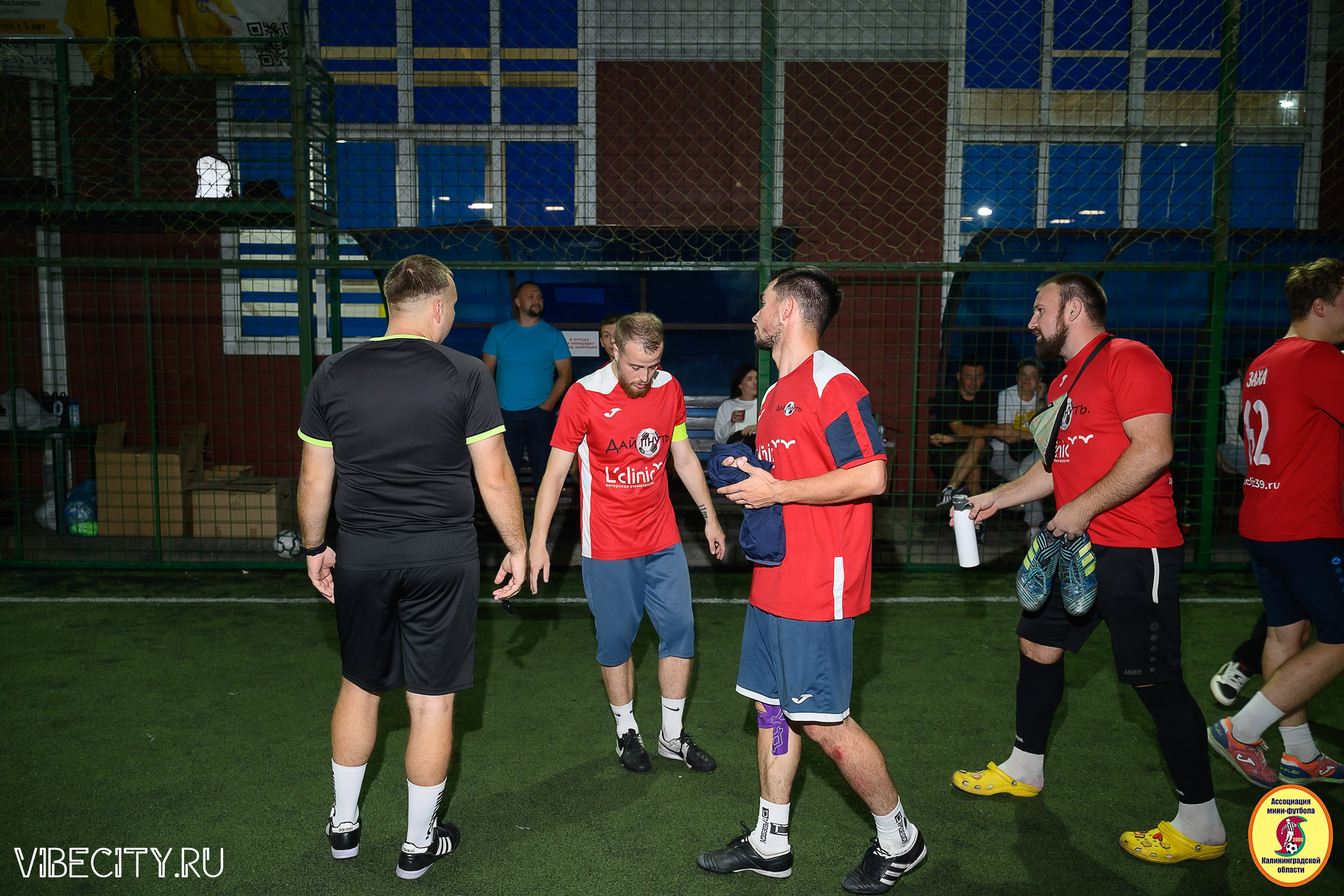 ФИНАЛЬНЫЕ ИГРЫ КУБКА МИНИ-ФУТБОЛЬНОЙ ЛИГИ И КУБКА КОРПОРАТИВНОЙ МФЛ 2025. VIBECITY.RU Вайб Сити Ру Фоторепортажи Фотоотчеты Калининград