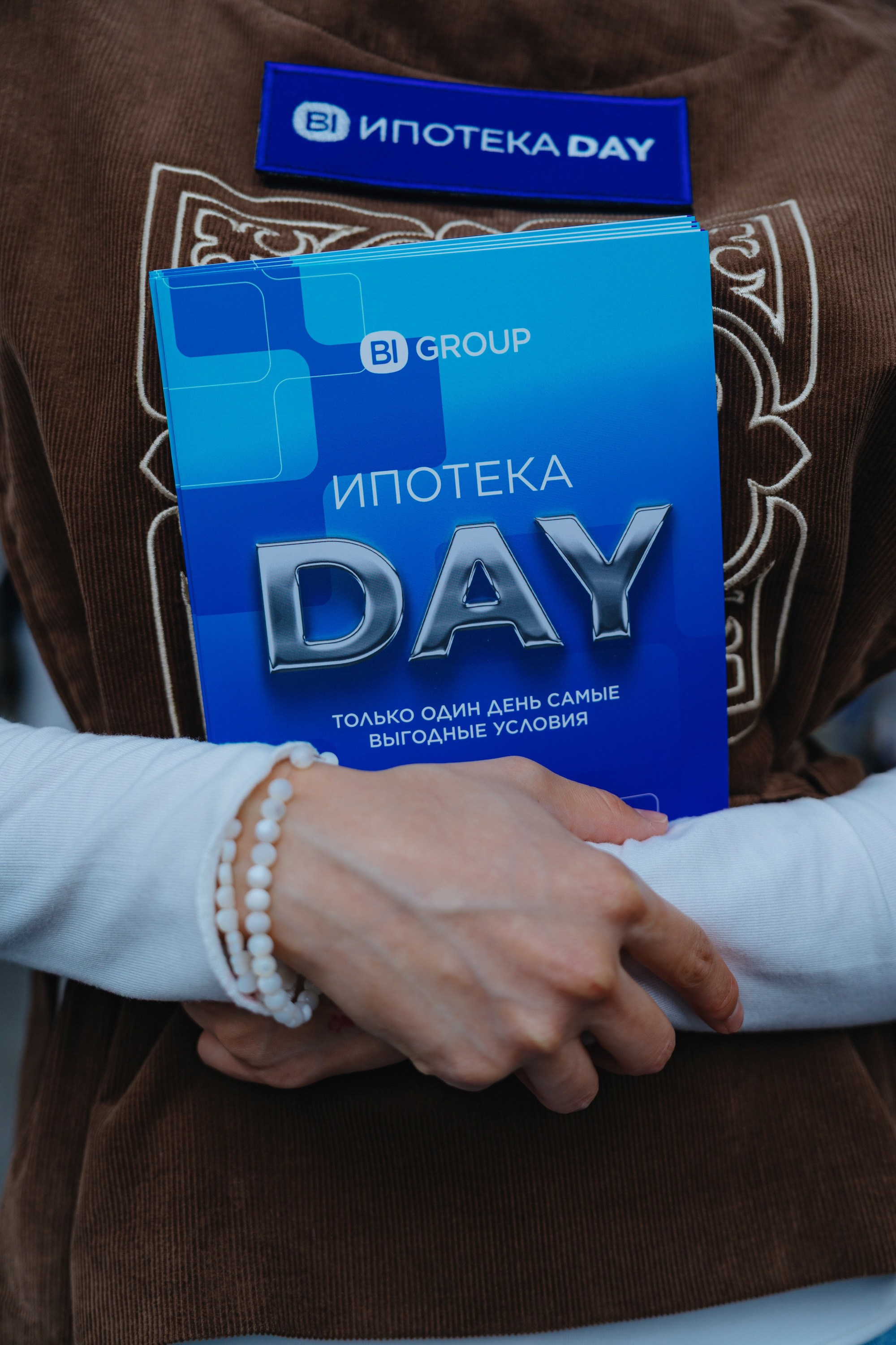 Bi Group. Здравствуйте Меня зовут Берден Ансар, Я профессиональный фотограф