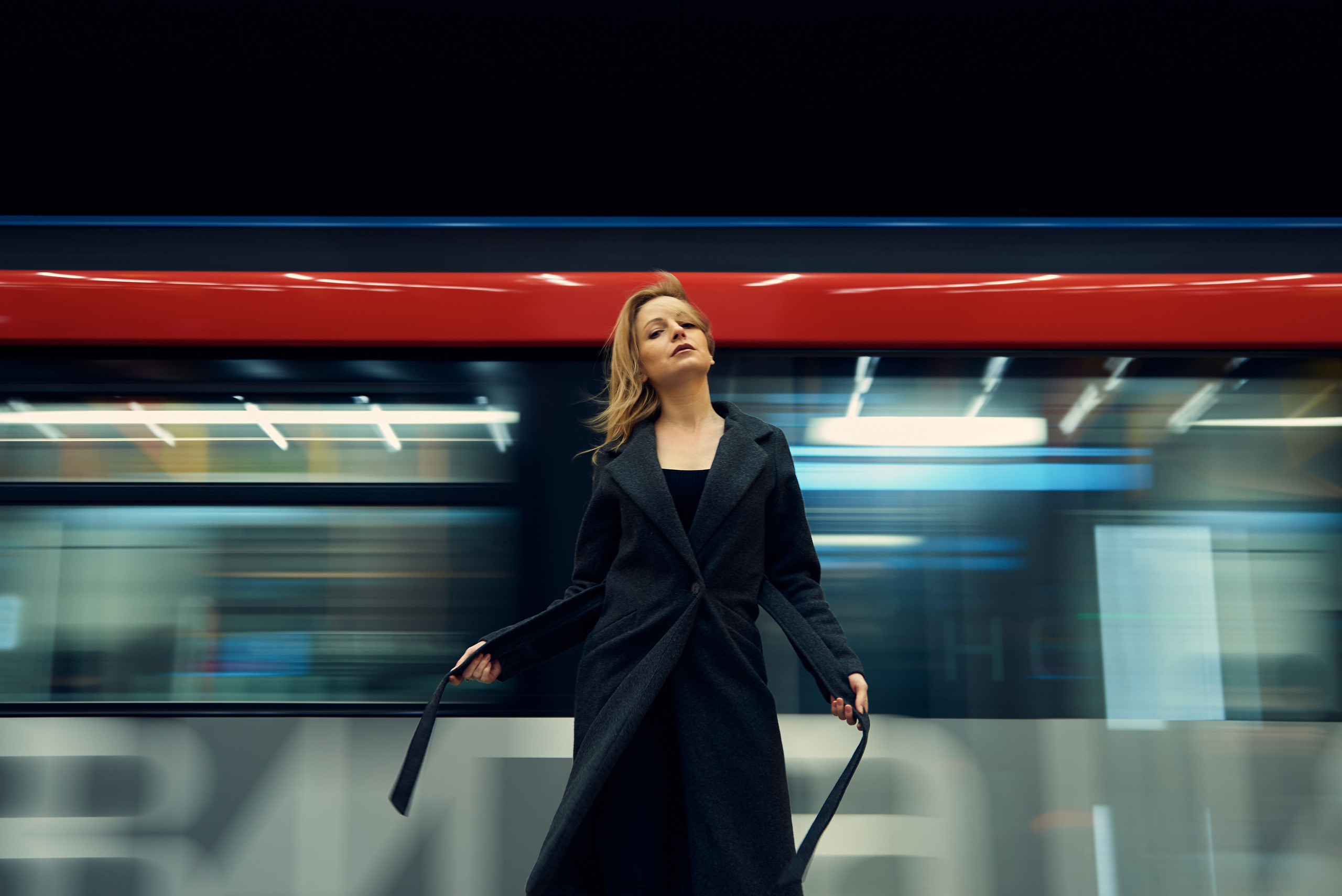 Виктория и метро. Фотограф Егорьевск Коломна Воскресенск