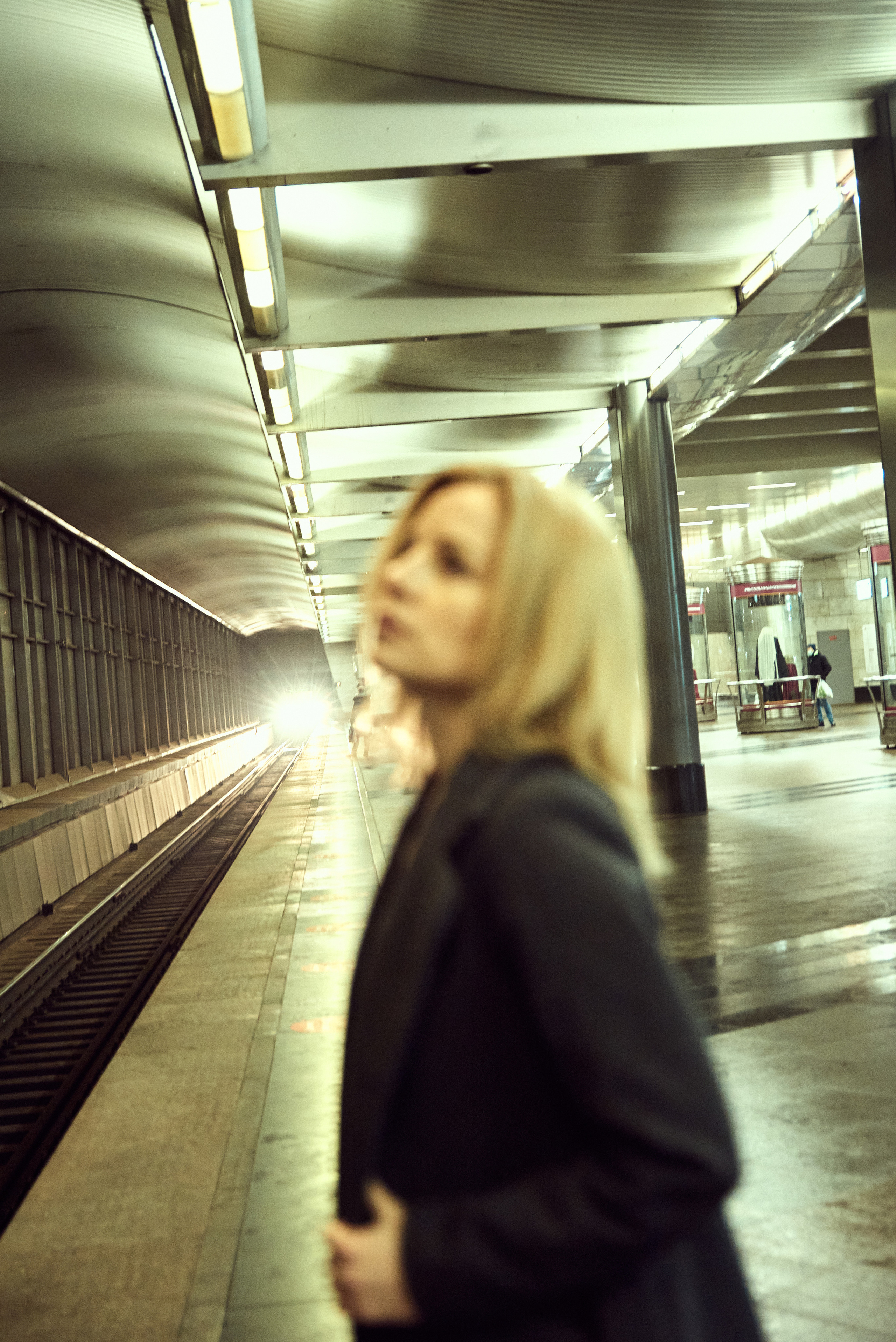 Виктория и метро. Фотограф Егорьевск Коломна Воскресенск