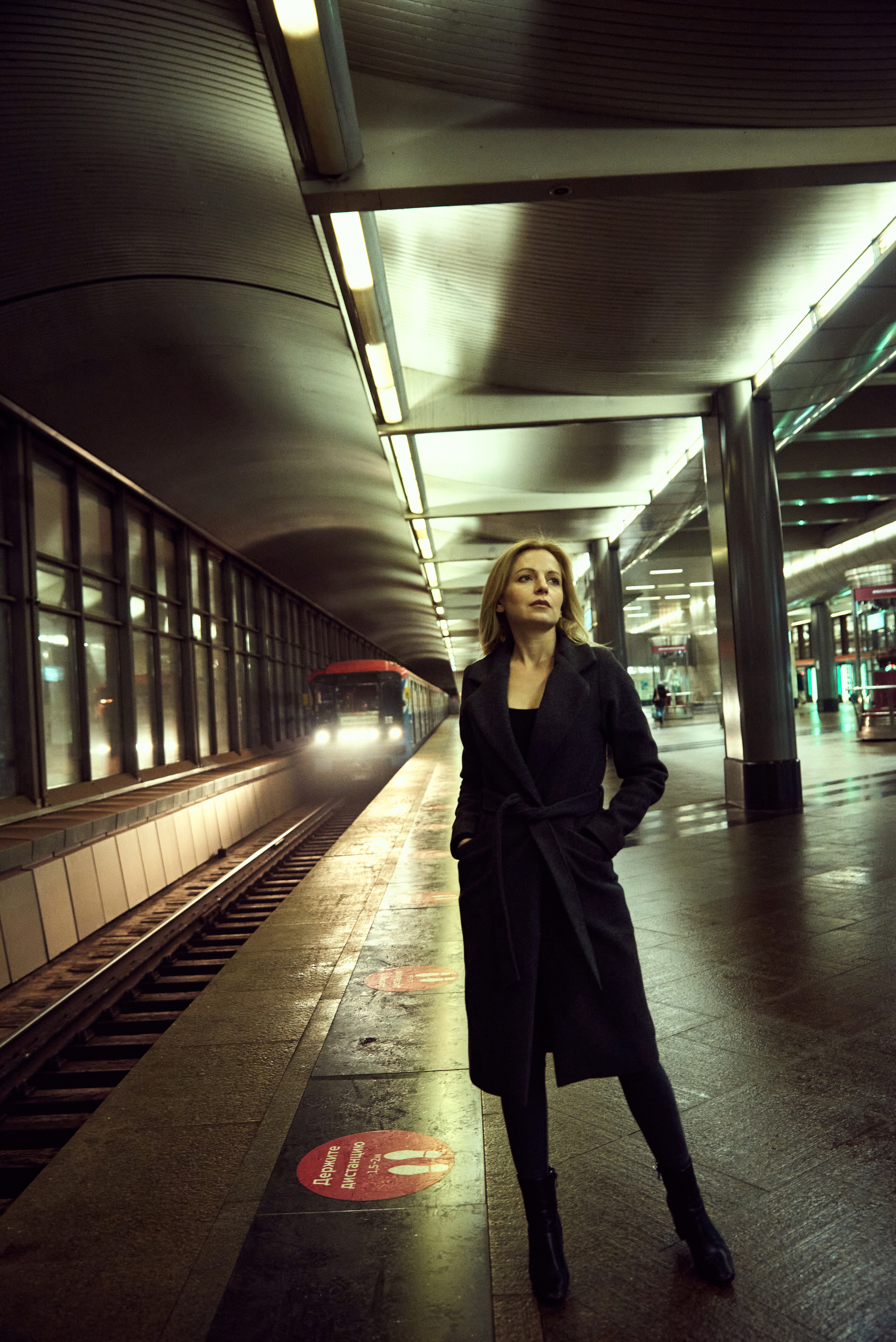 Виктория и метро. Фотограф Егорьевск Коломна Воскресенск