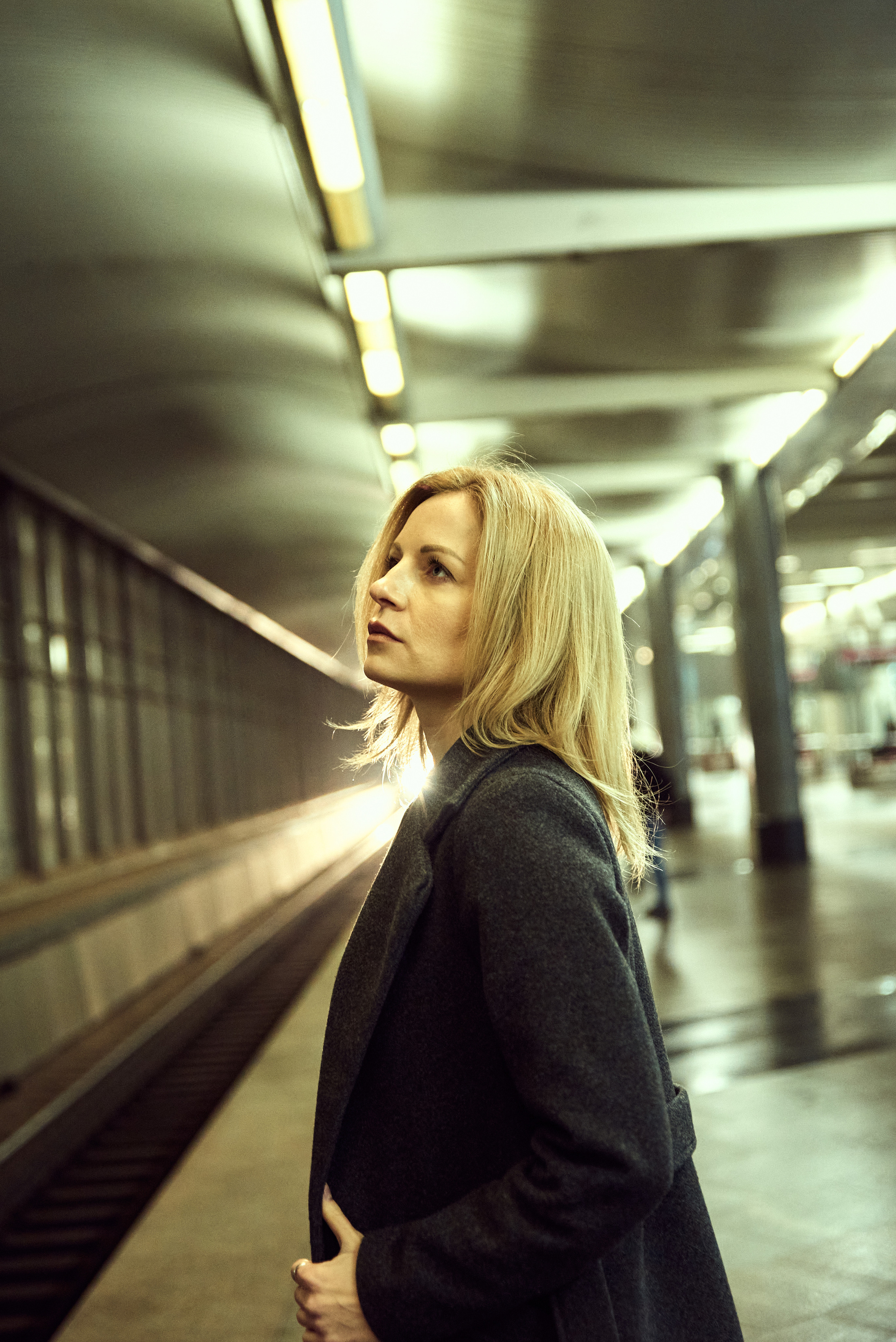 Виктория и метро. Фотограф Егорьевск Коломна Воскресенск